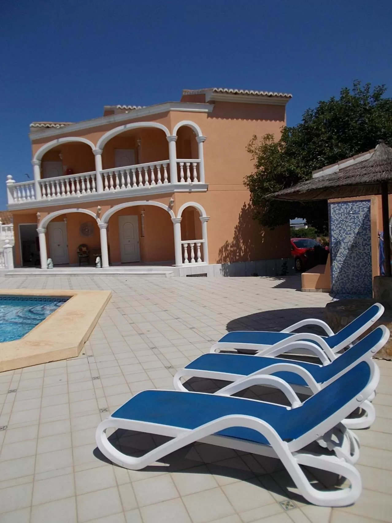 Property building in Pensión Los Caballos