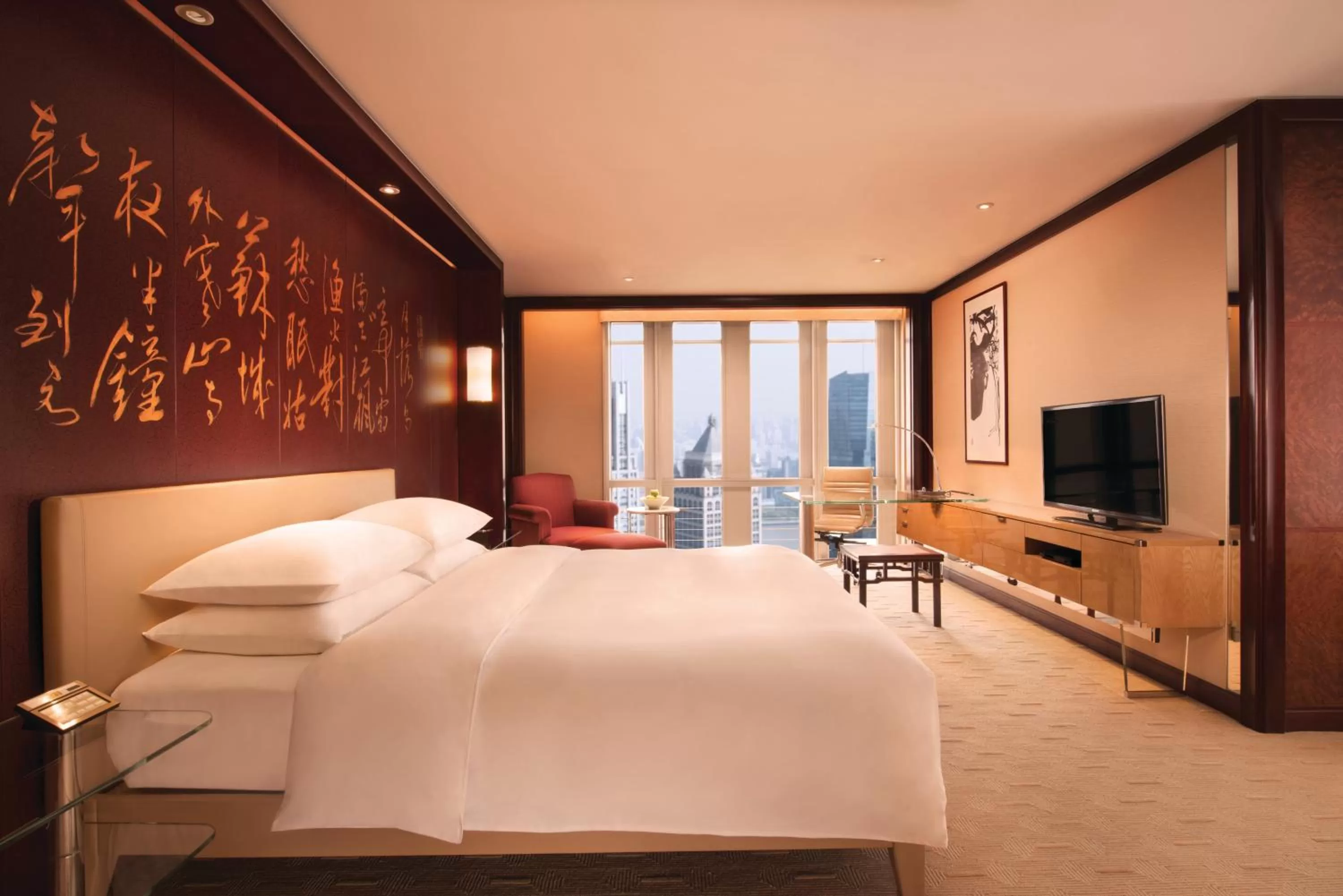 Photo of the whole room, Bed in Grand Hyatt Shanghai