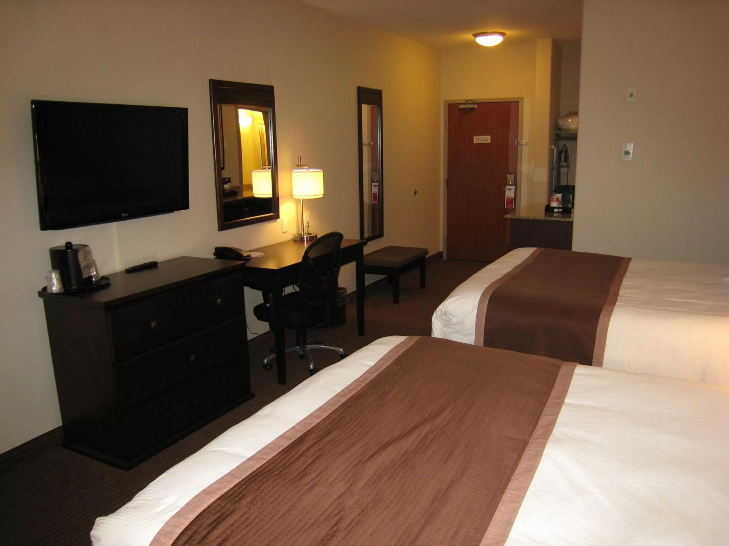 Bedroom, Bed in Ramada by Wyndham Creston