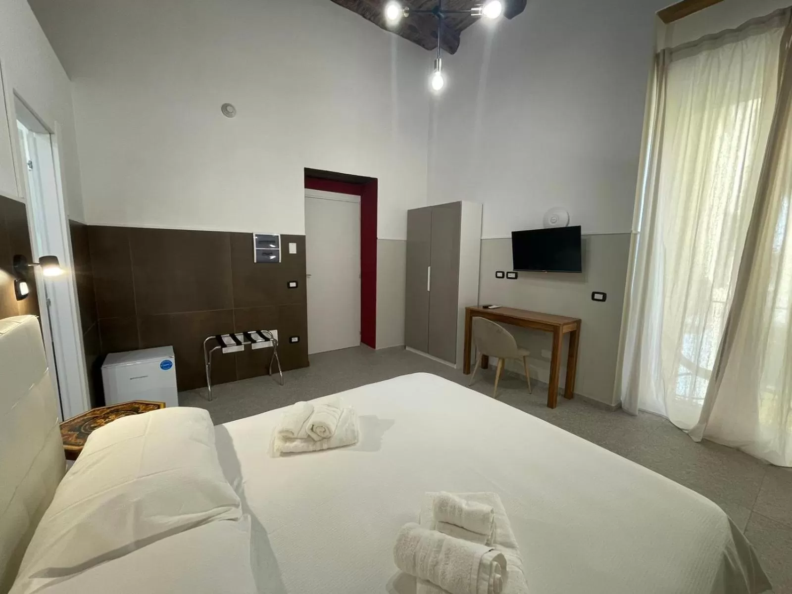 Photo of the whole room, Bed in La Suite del Centro Storico