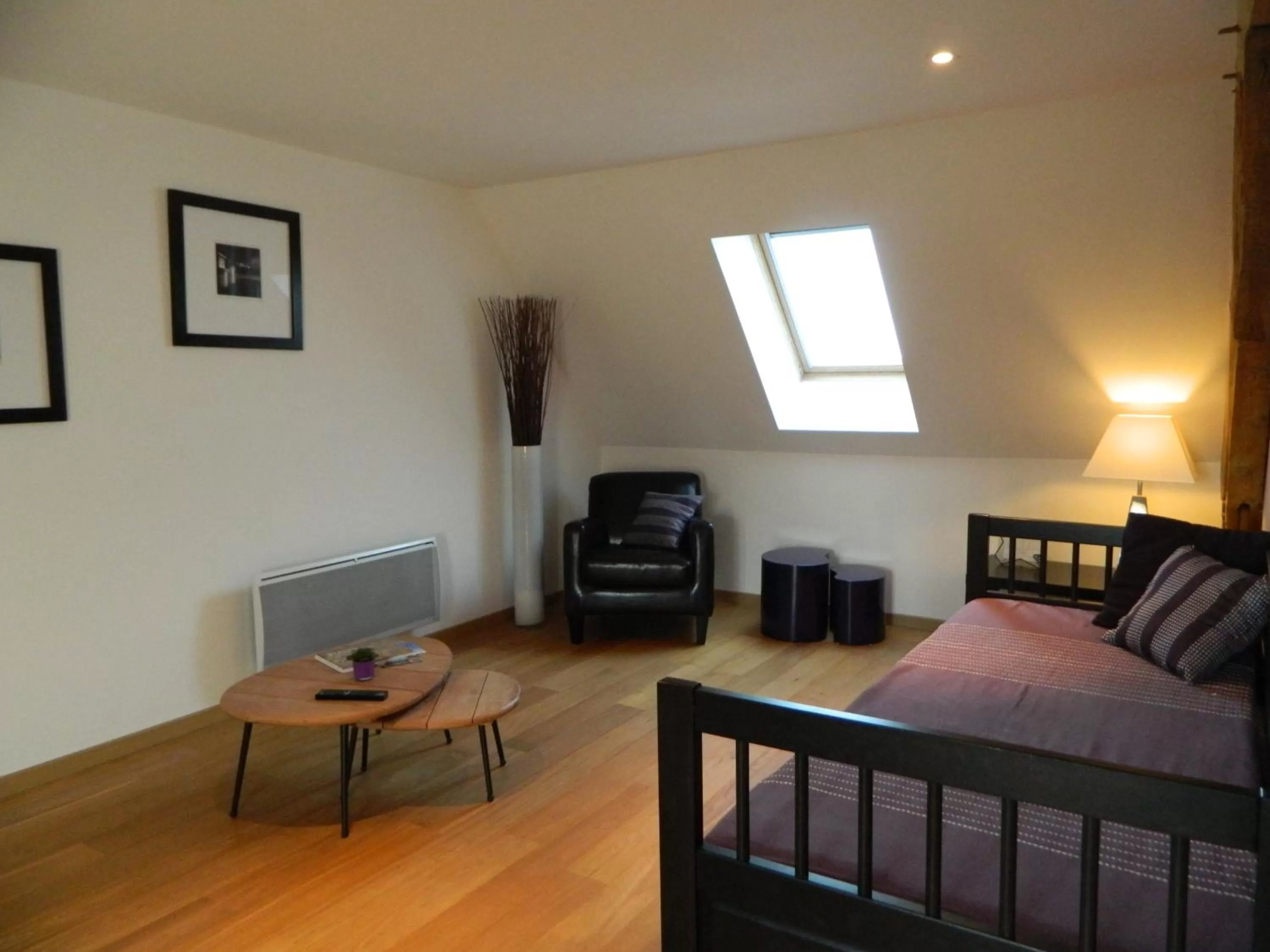 Photo of the whole room, Seating Area in Le Bout Du Monde