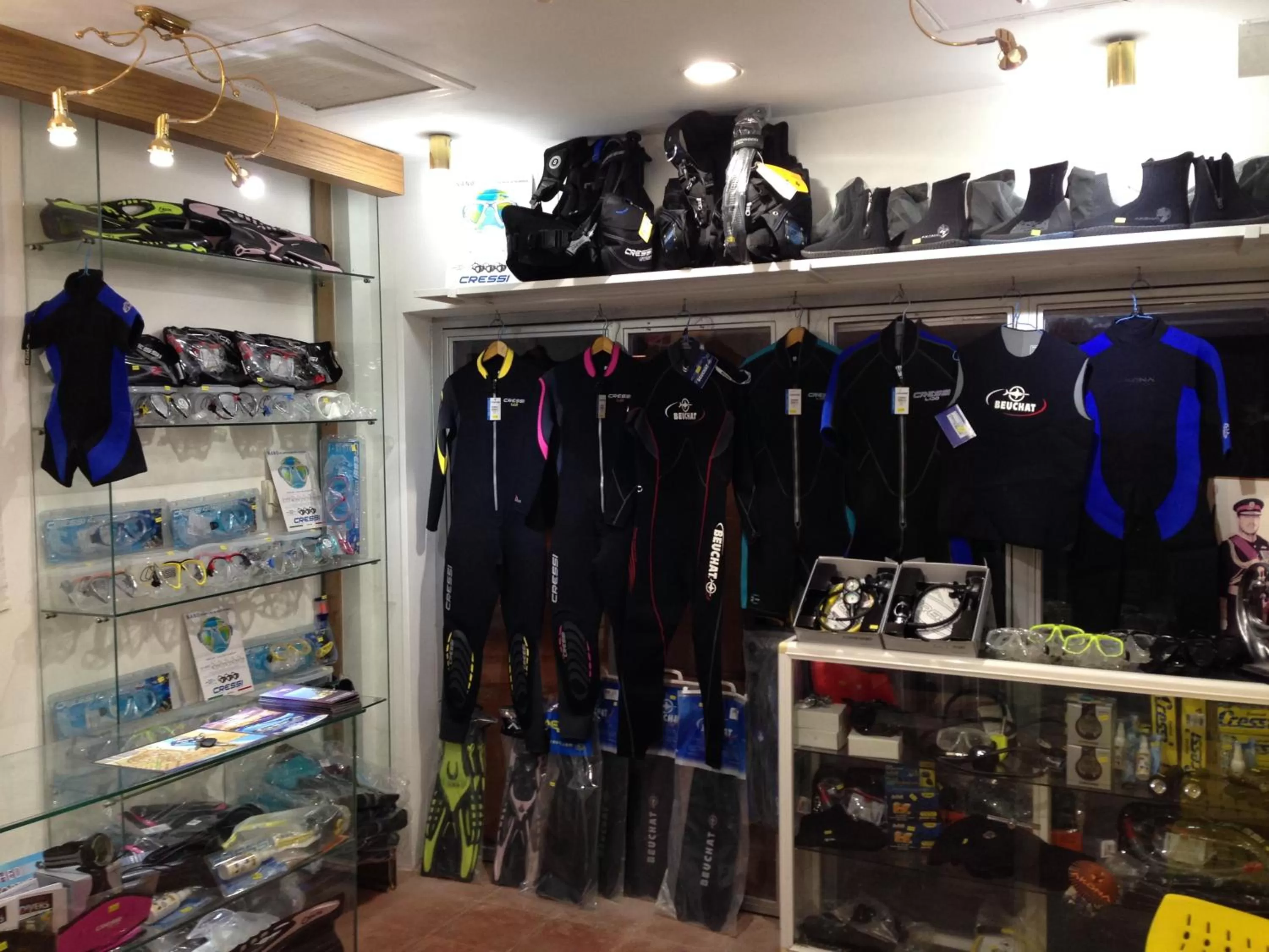 On-site shops in Arab Divers Dive Center and Bed & Breakfast