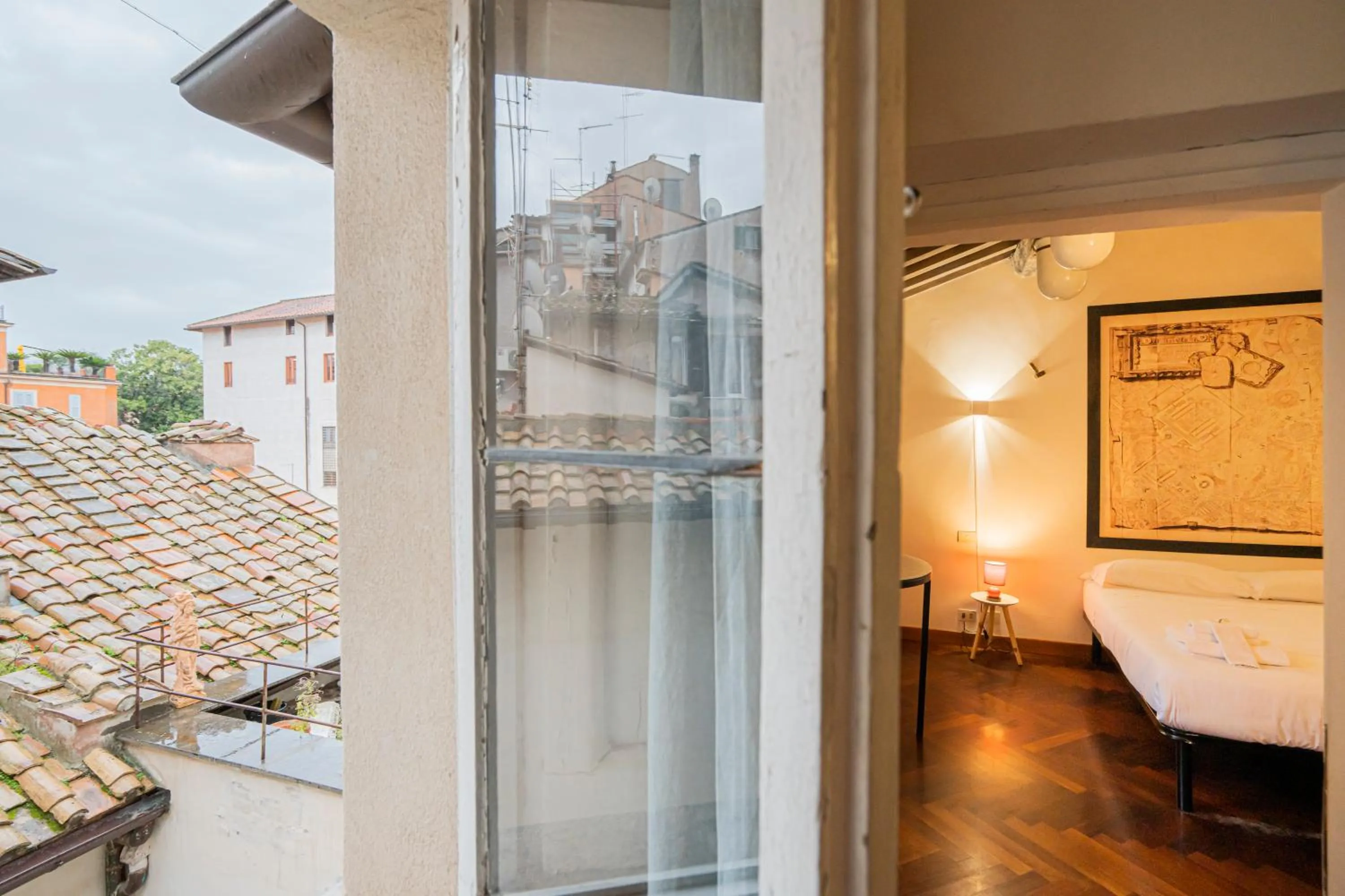 Bedroom in Campo de' Fiori 34