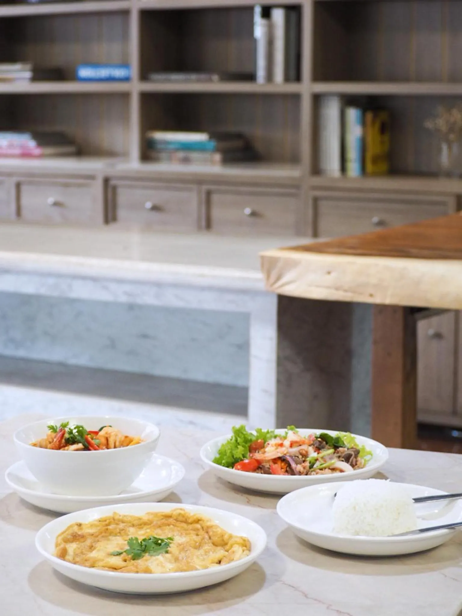 Restaurant/places to eat in Watana Hotel