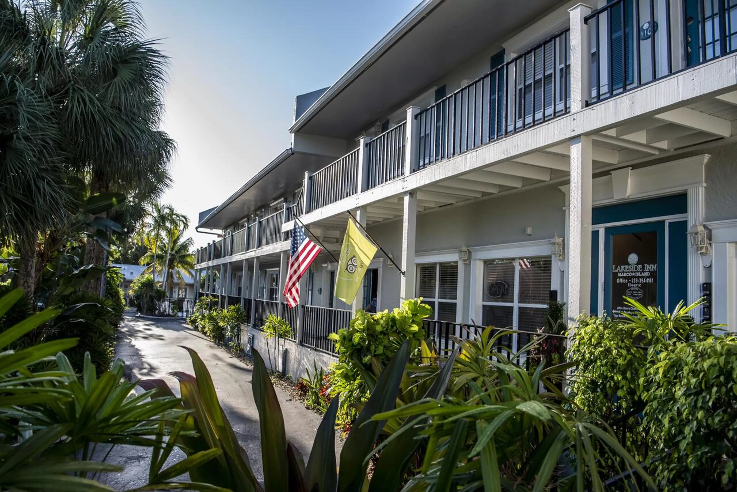 Property building in Marco Island Lakeside Inn