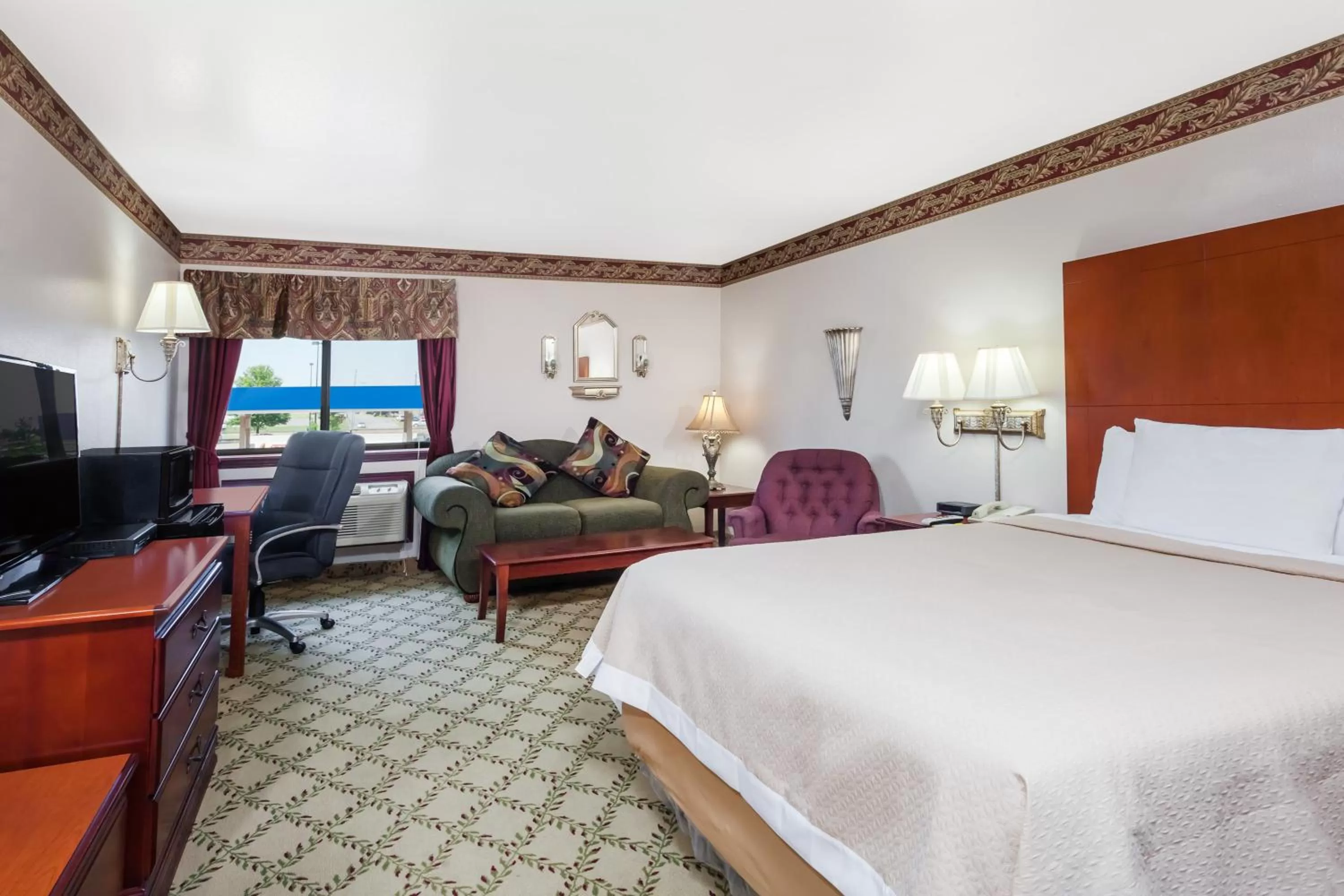 Photo of the whole room, Bed in Days Inn by Wyndham Dyersburg