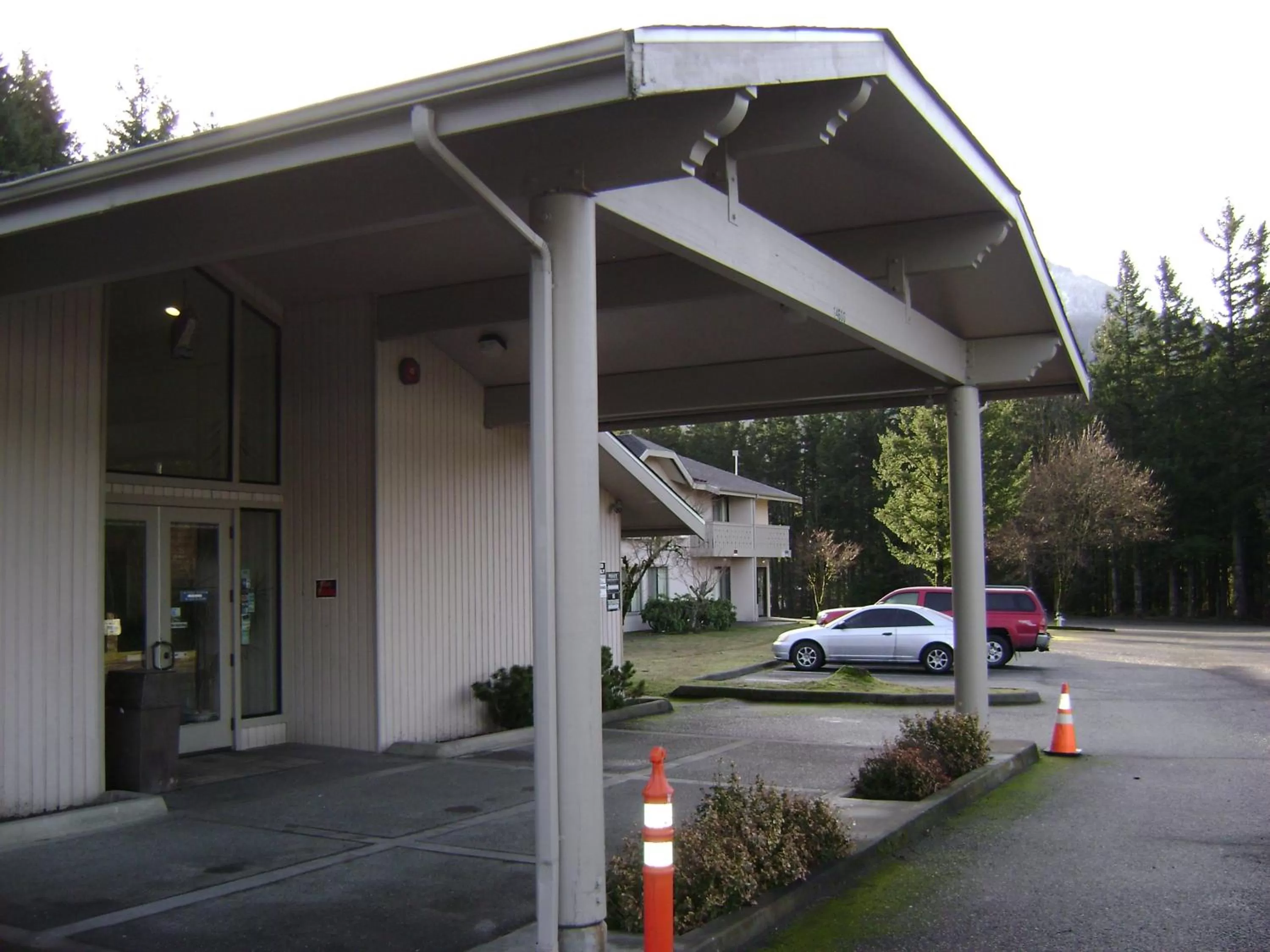 Facade/entrance, Property Building in Edgewick Inn