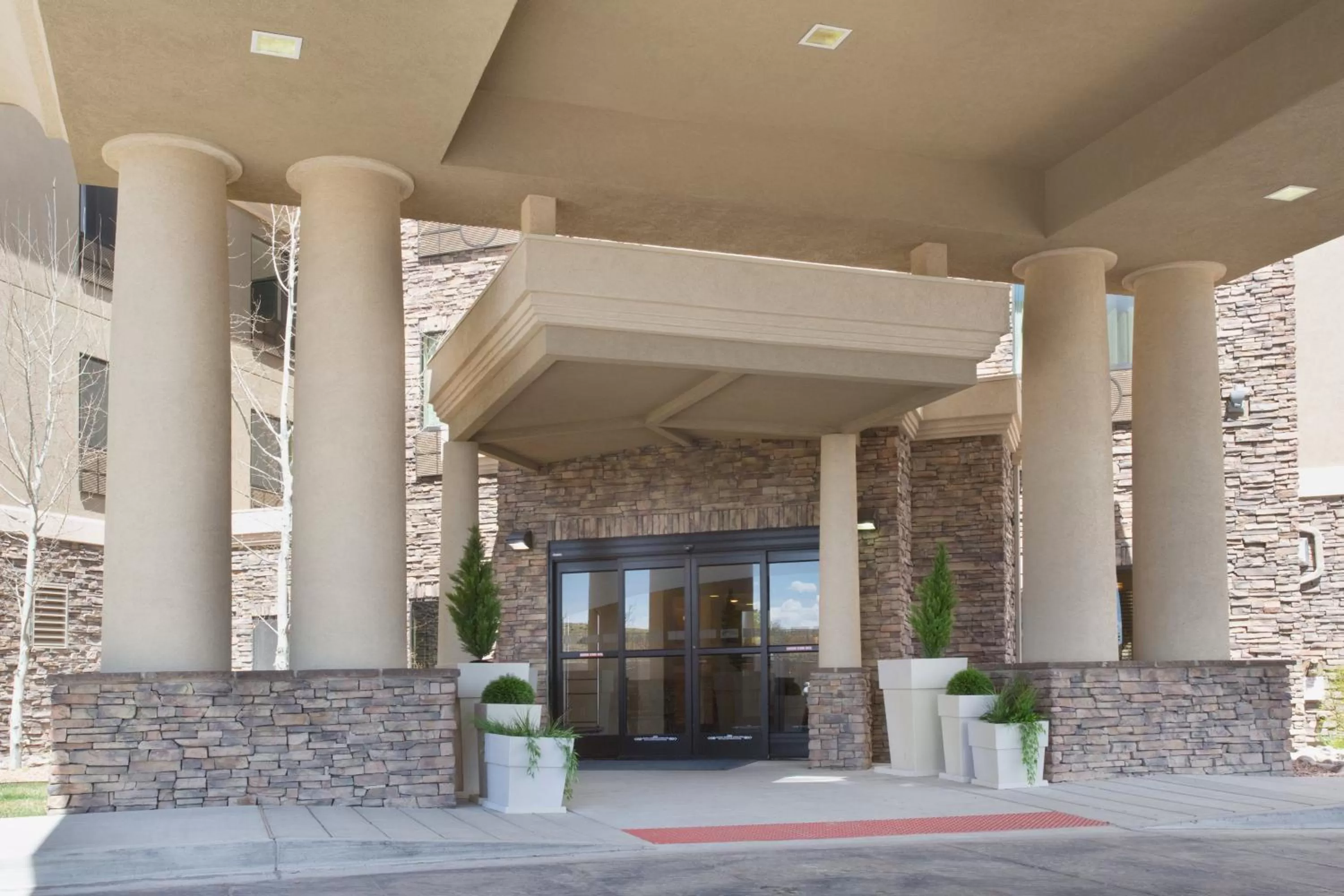 Property building in Holiday Inn Express and Suites Los Alamos Entrada Park by IHG