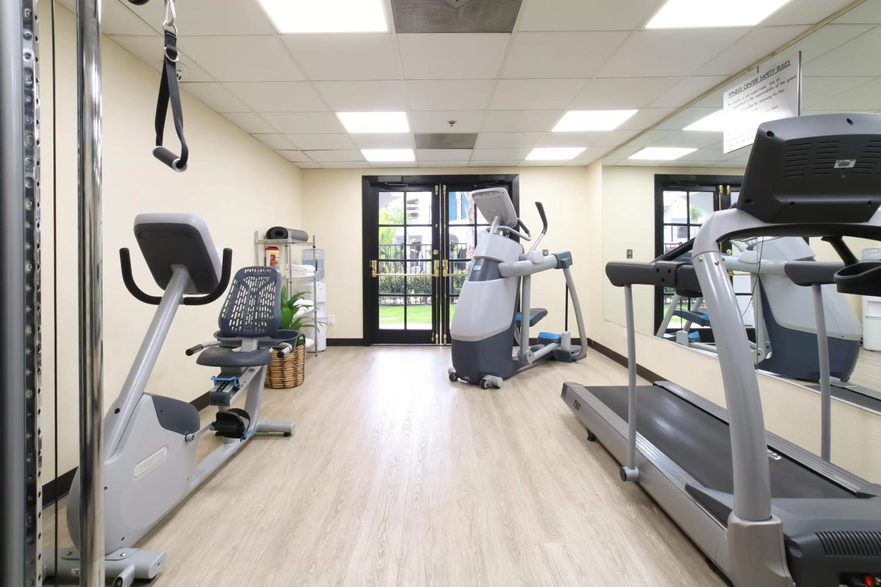Fitness centre/facilities in Oxford Suites Pismo Beach