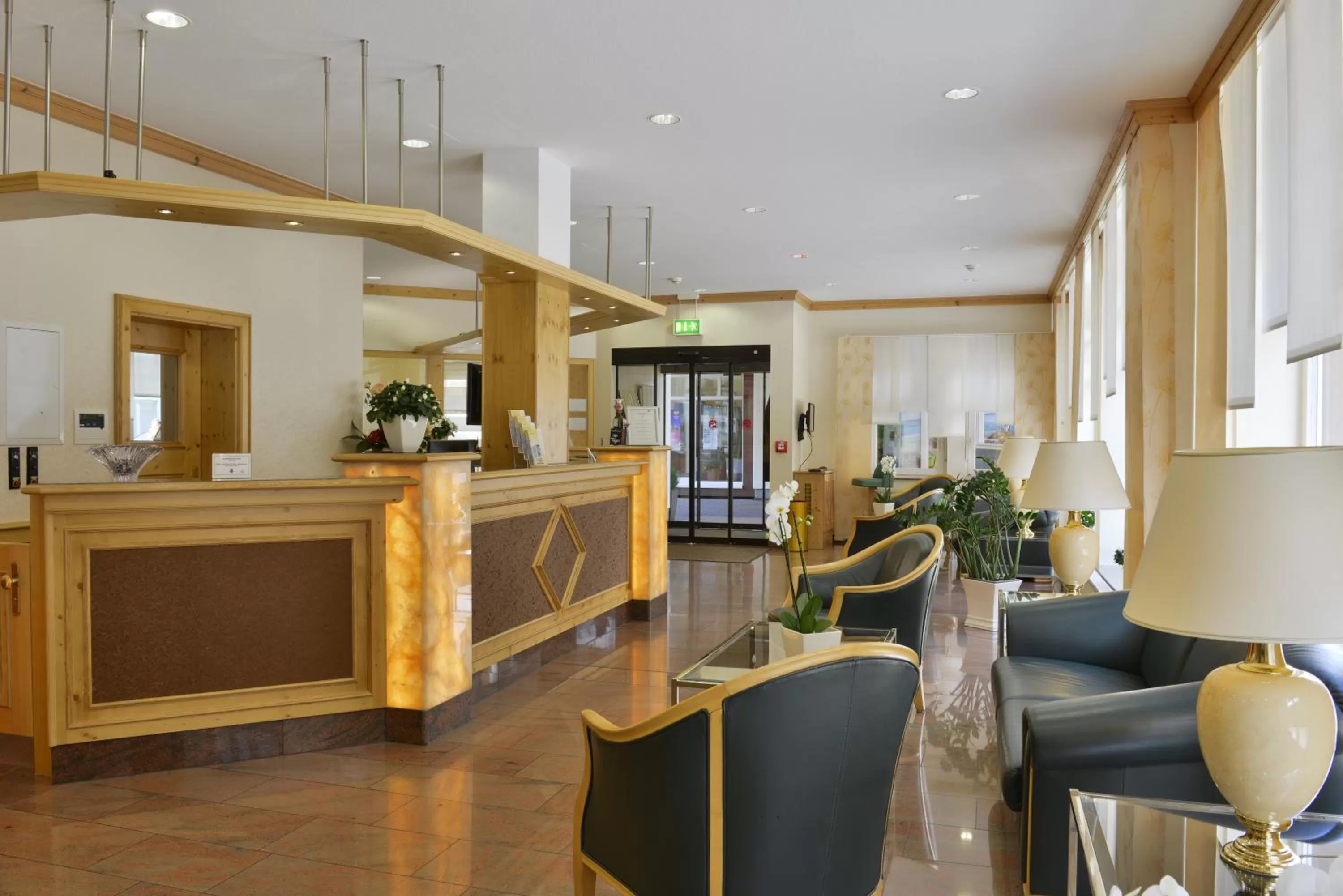 Lobby or reception in Ringhotel Weißer Hirsch