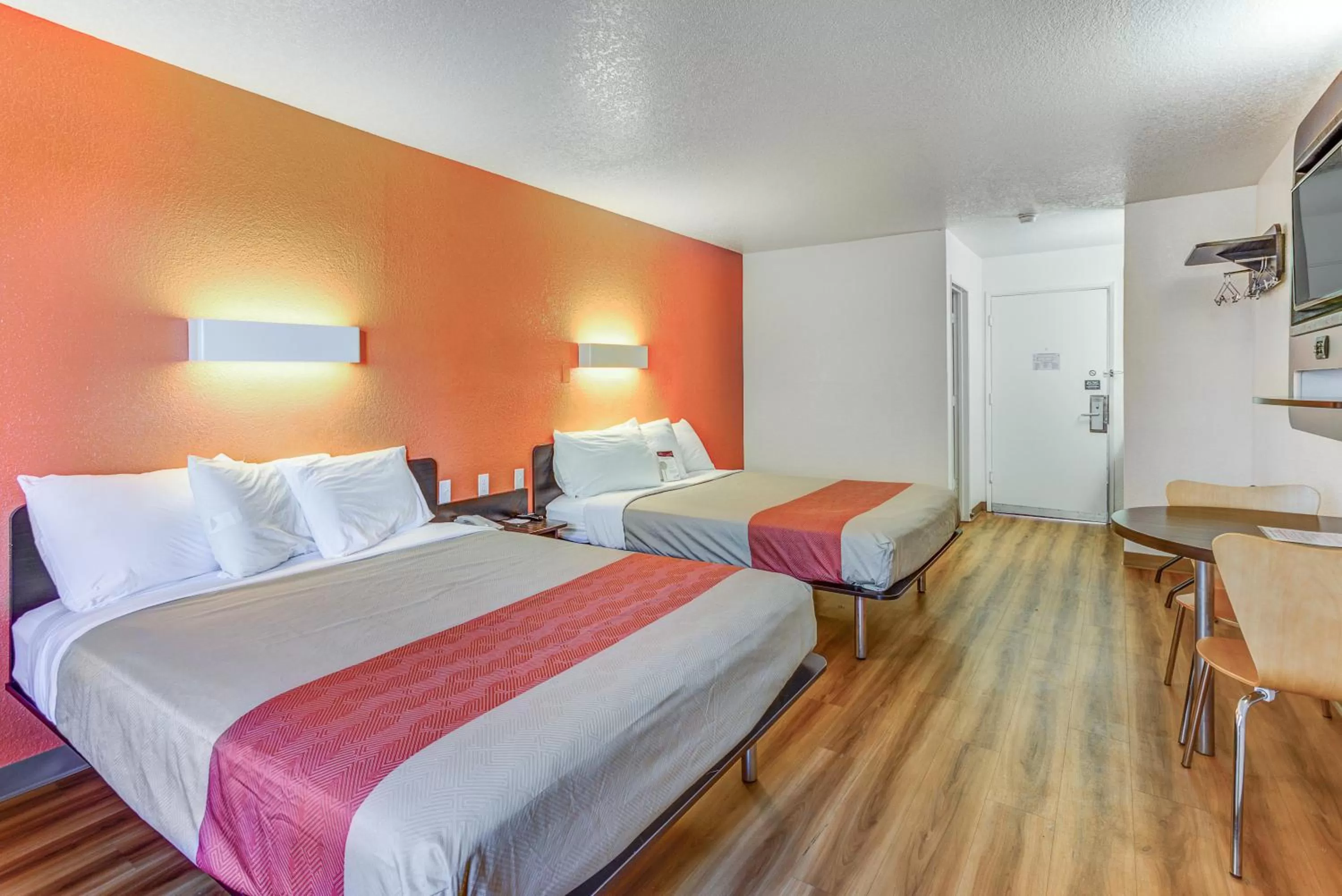 Bedroom, Bed in Motel 6-Portland, OR - Tigard West