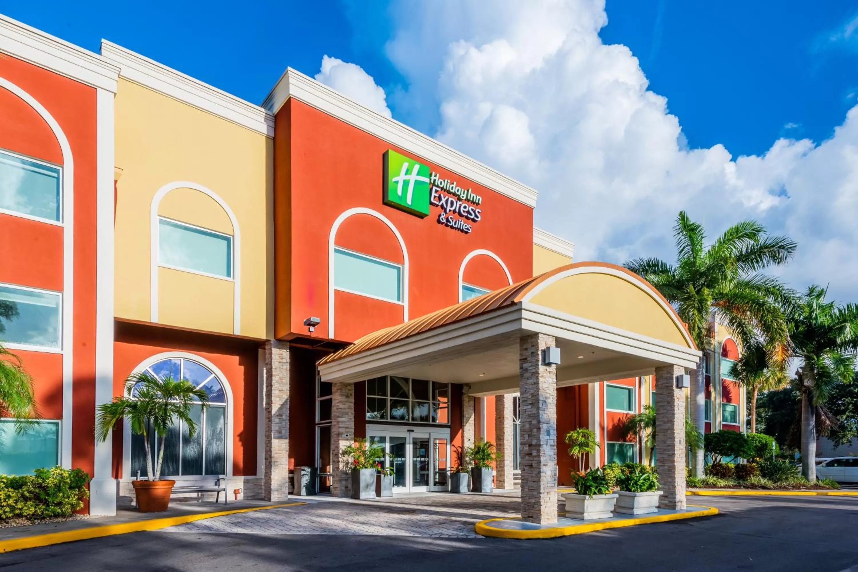 Property building in Holiday Inn Express Hotel & Suites Bradenton West by IHG