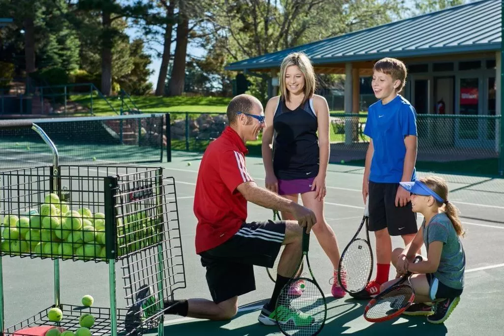 Tennis court in Garden of the Gods Resort & Club