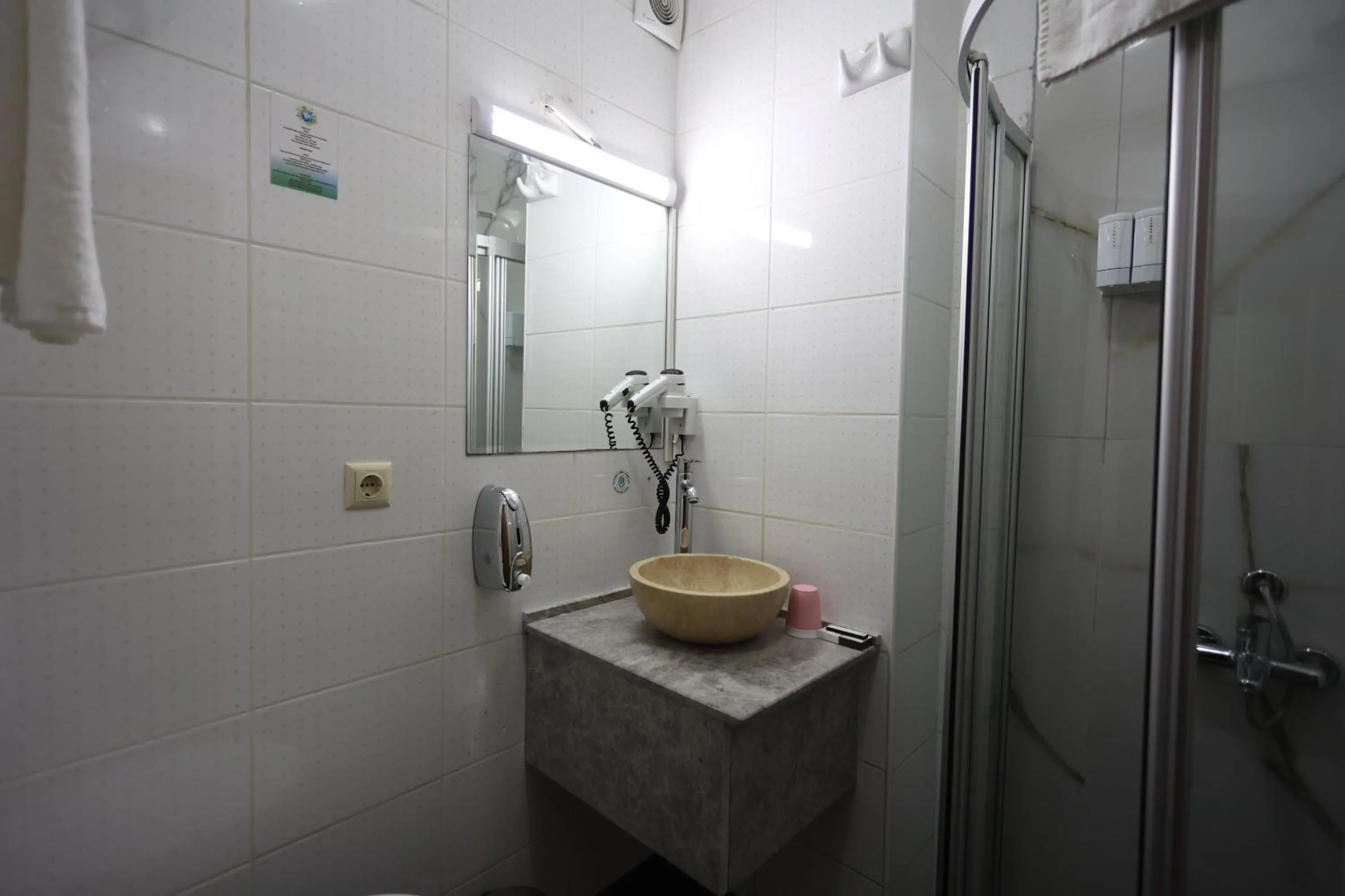 Bathroom in Arven Hotel