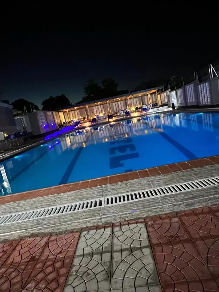 Swimming pool in Jakicha Motel