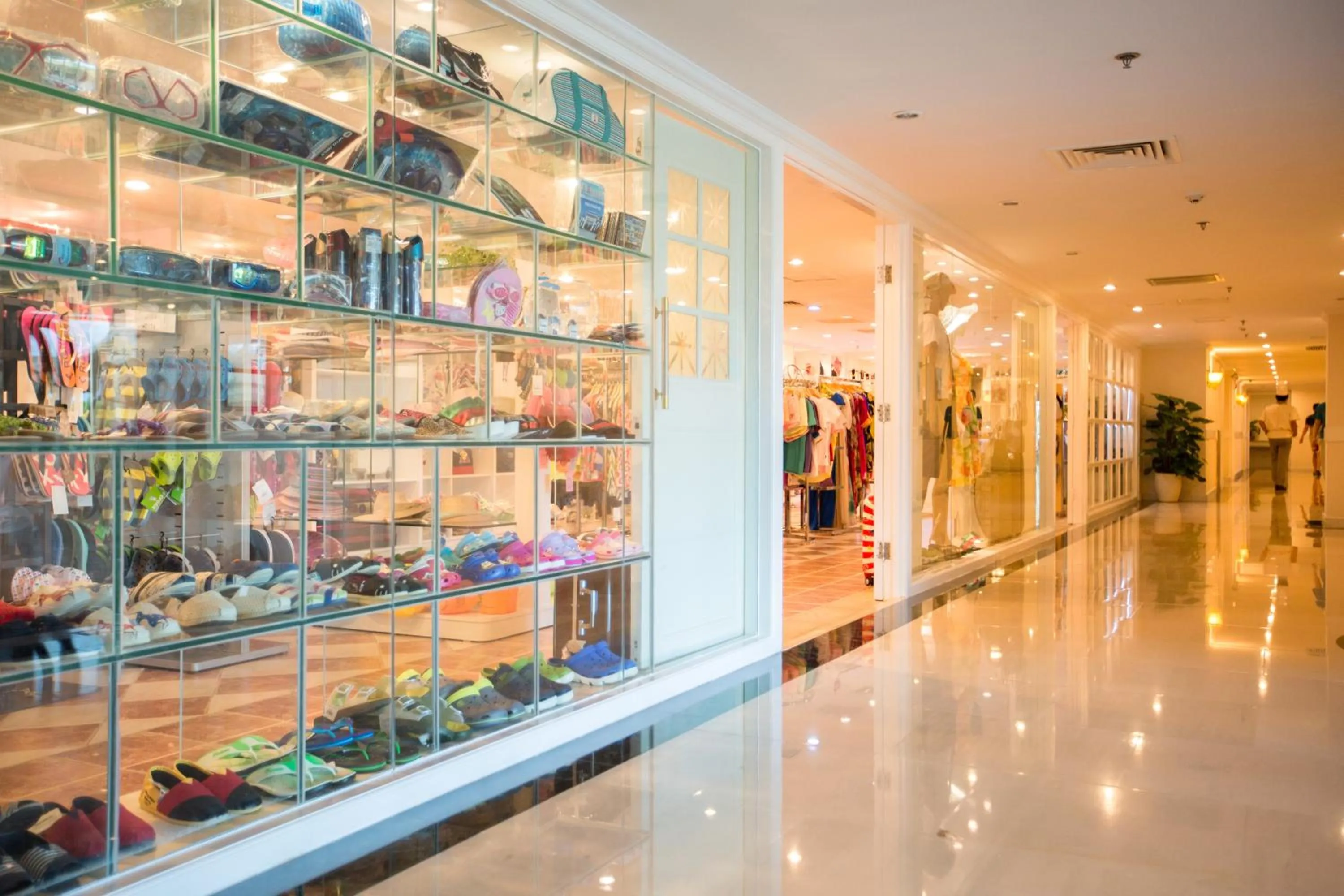 On-site shops, Supermarket/Shops in Sunshine Resort Intime Sanya