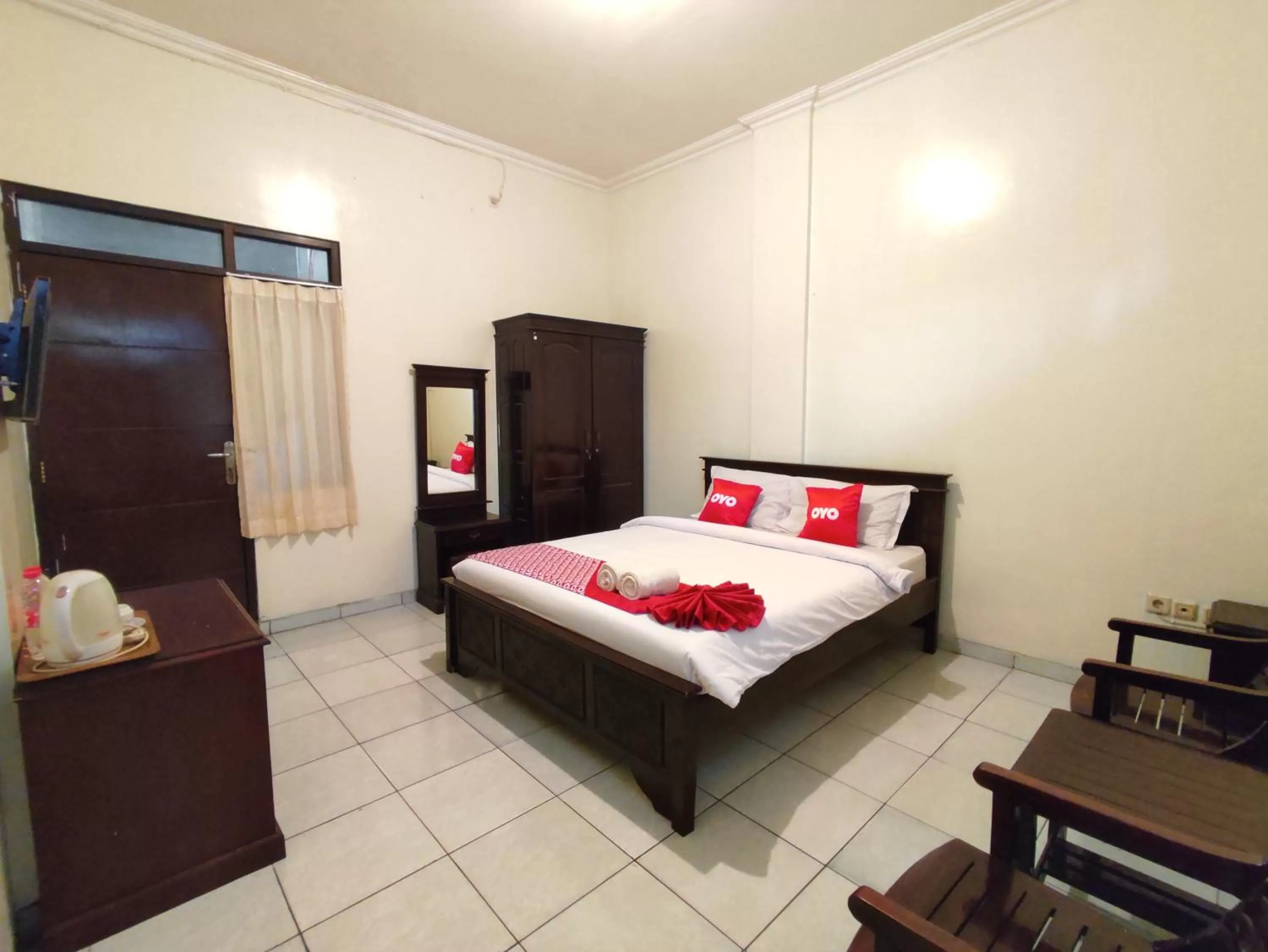 Bedroom, Bed in OYO 3862 Syariah Hotel Pandan Wangi