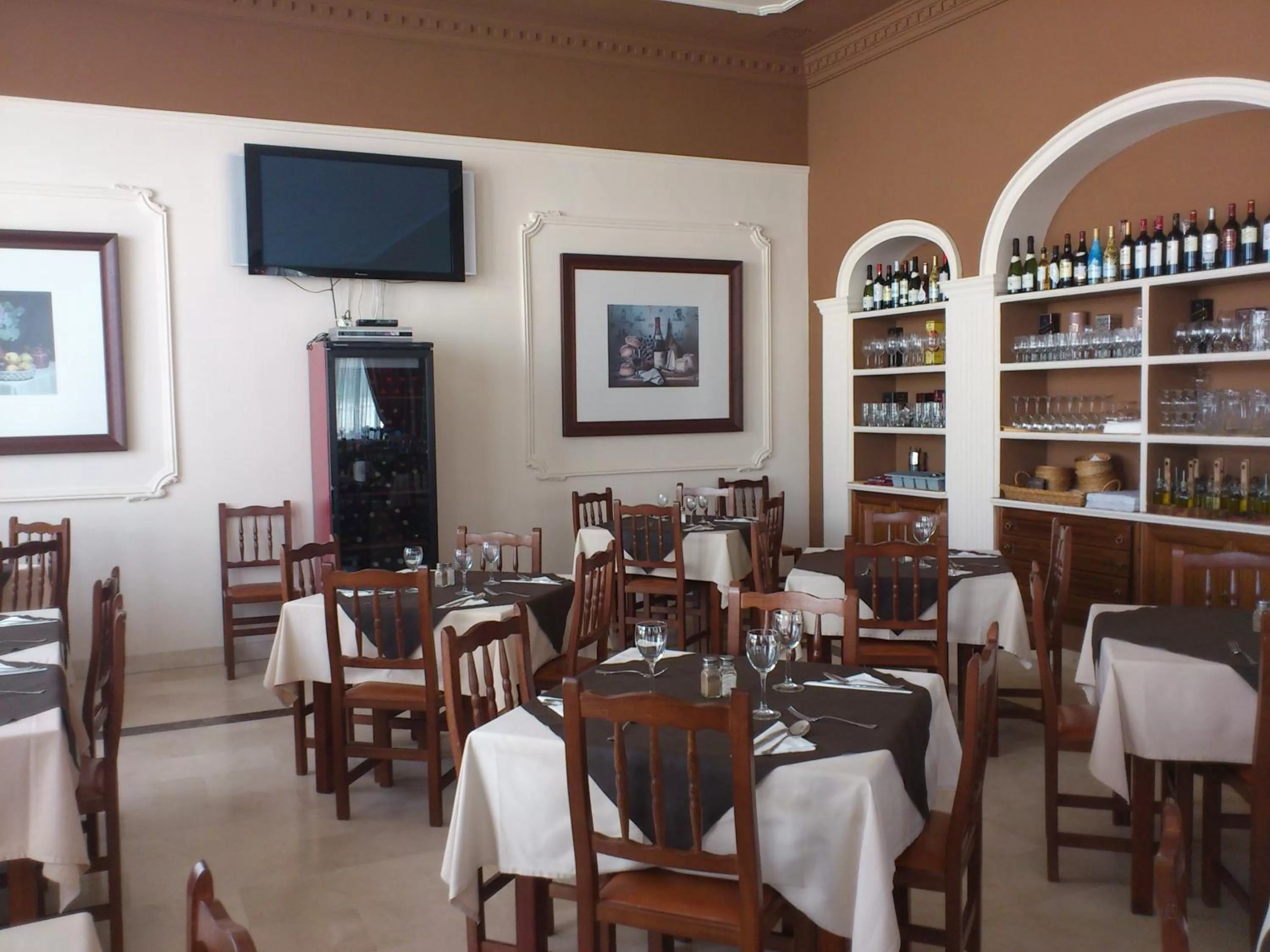 Restaurant/places to eat in Hotel Mirador