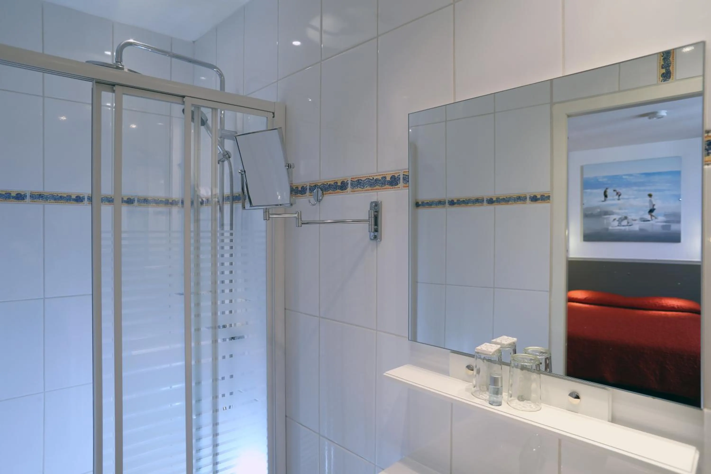 Bathroom in Cit'Hotel Le Regina Bordeaux Gare Saint-Jean