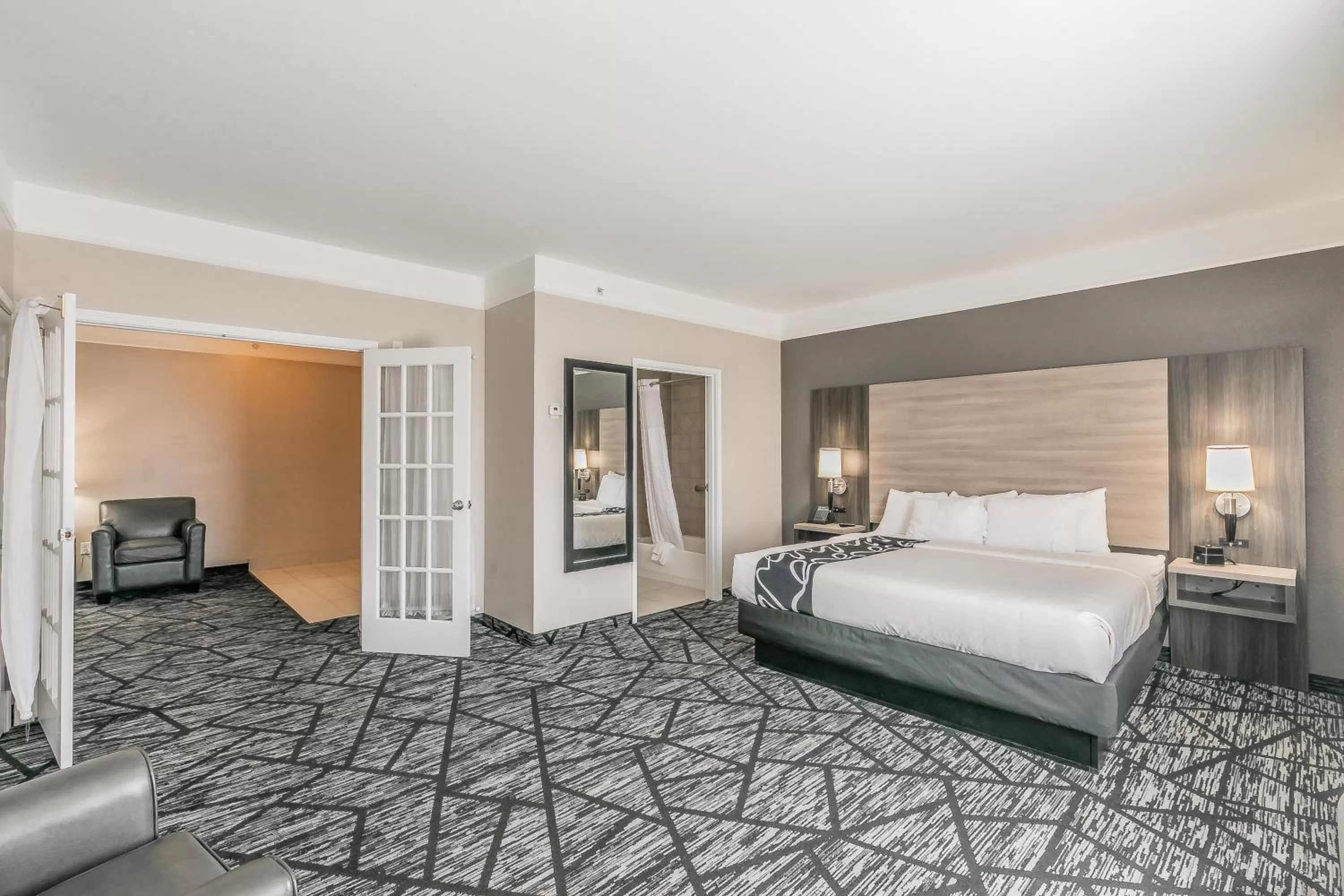 Deluxe Family King Suite -Non-Smoking in La Quinta by Wyndham Granbury