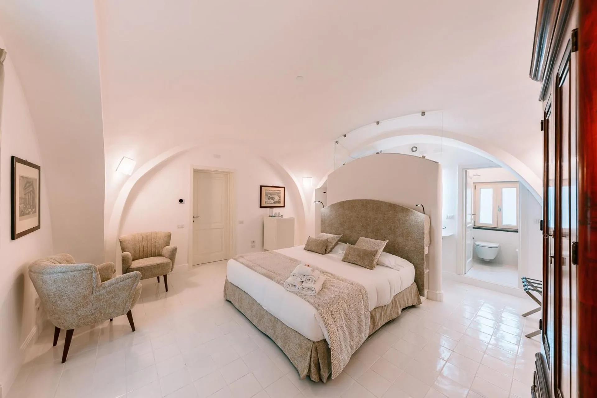 Bed in Antica Rheginna Luxury Room