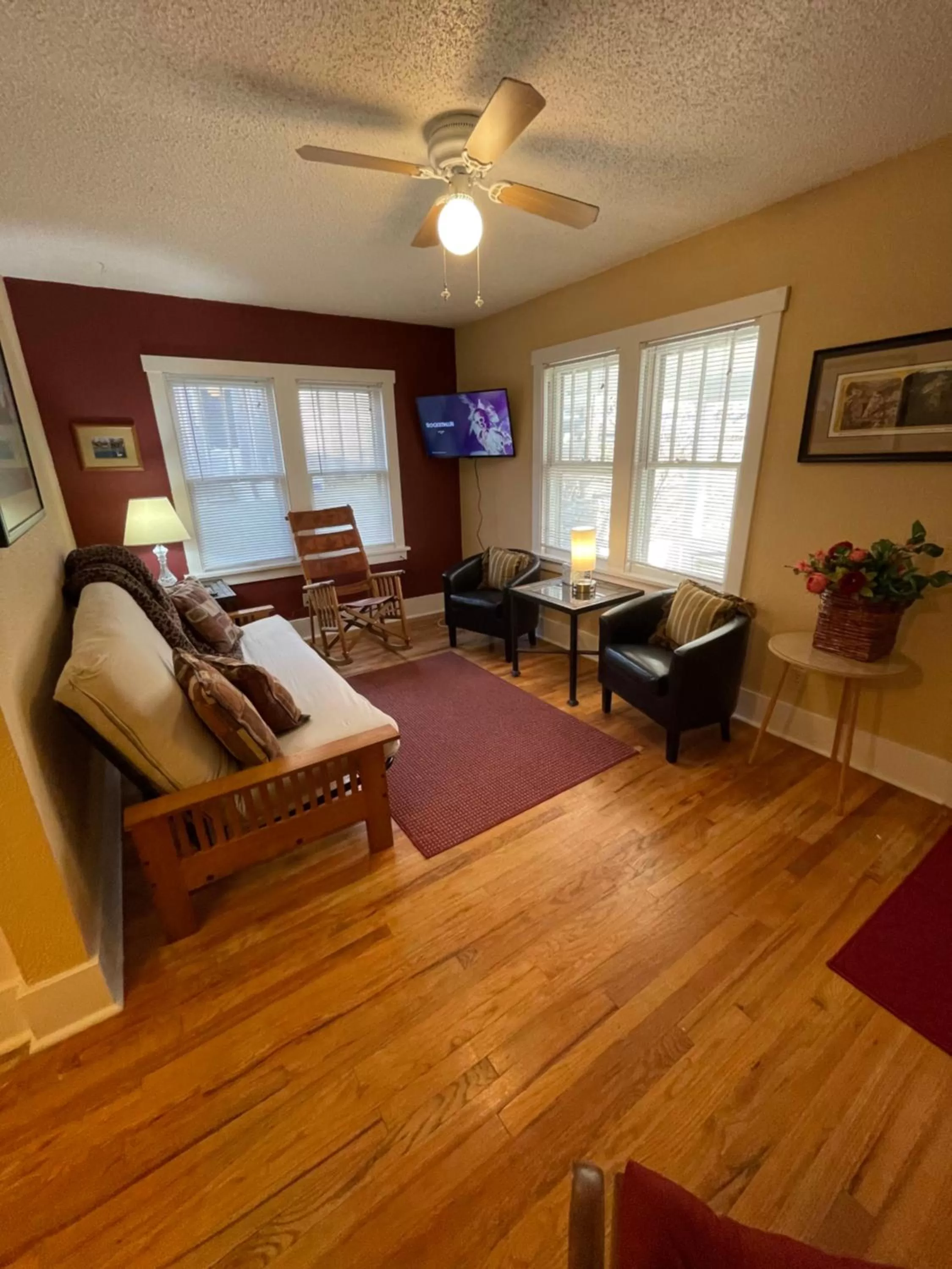 Living room in 1899 Inn