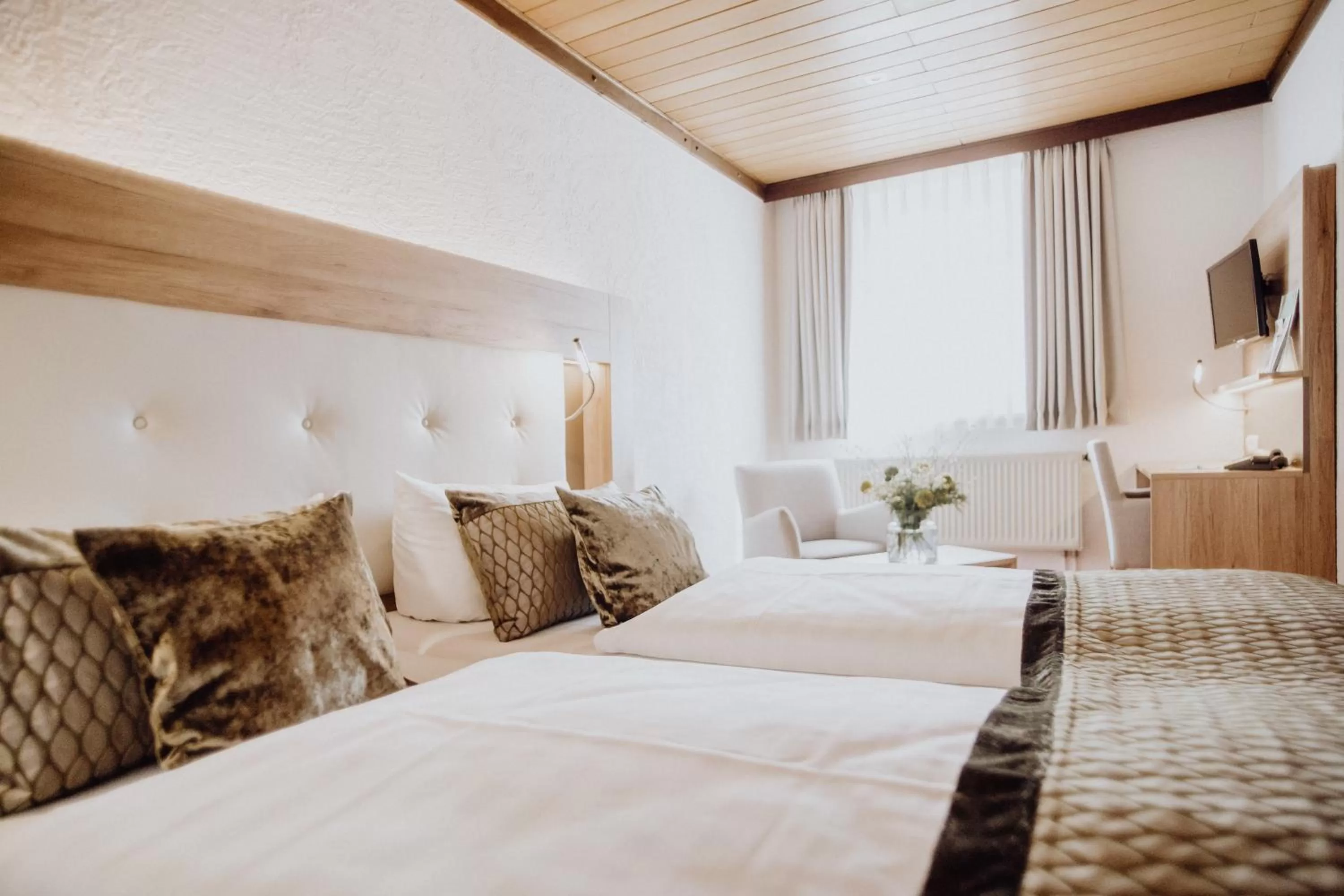 Bedroom, Bed in Hotel Frauensteiner Hof