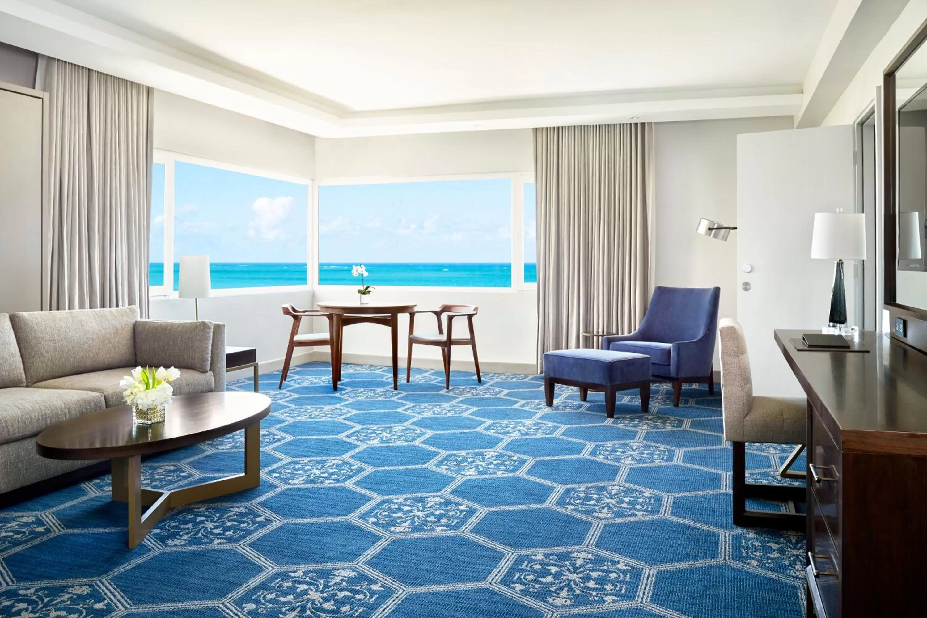 Living room in Fairmont El San Juan Hotel