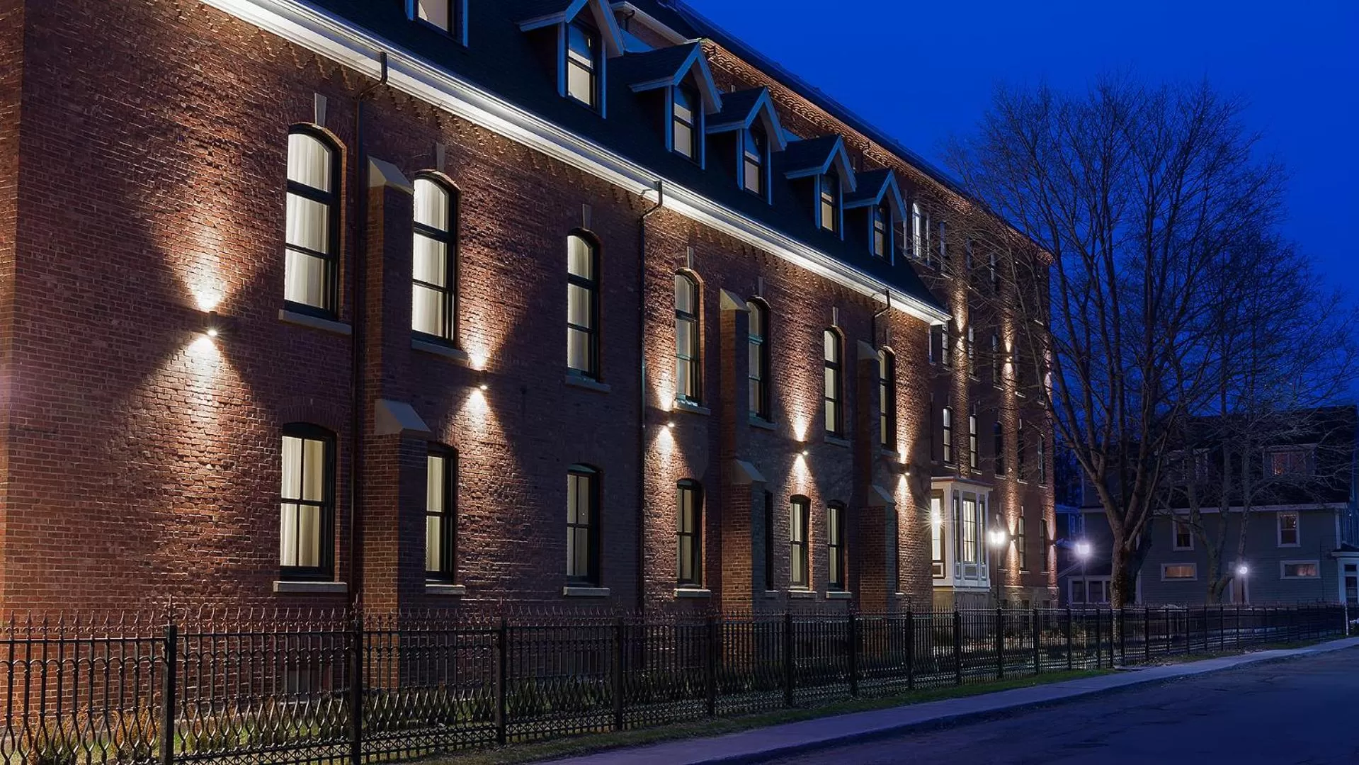 Property building in Sydney Boutique Inn & Suites