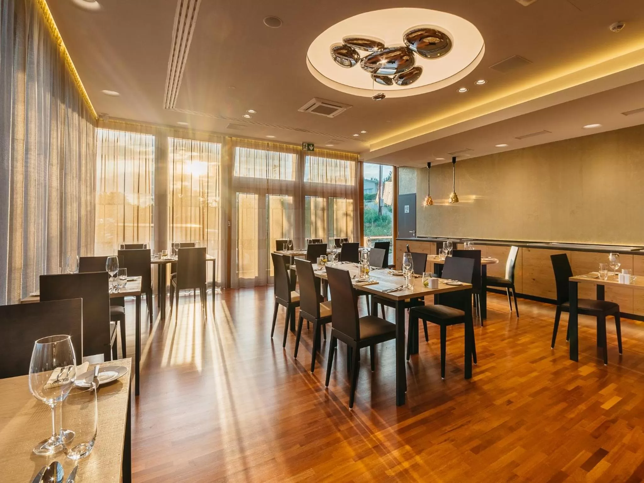 Restaurant/places to eat in Maximus Resort