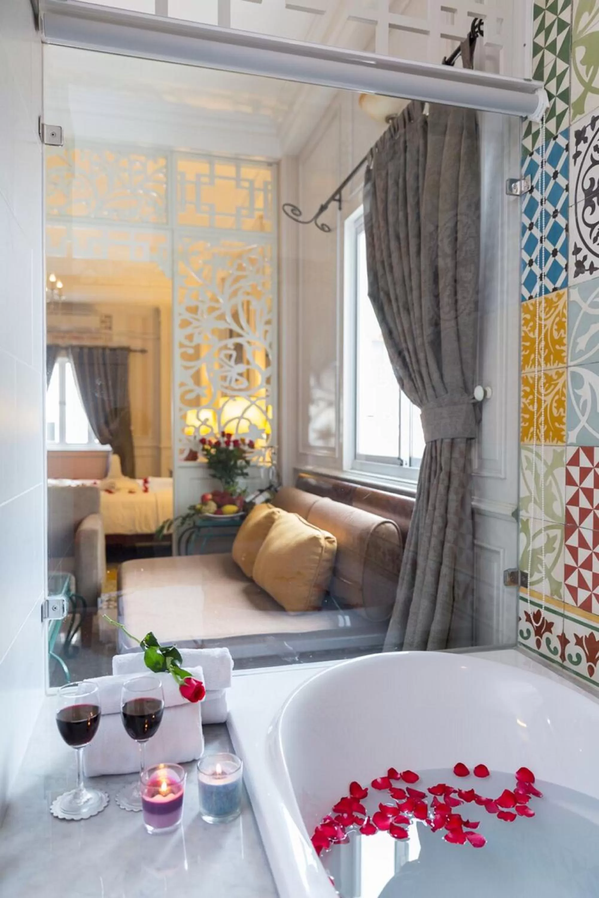 Shower, Bed in Ben Thanh Boutique Hotel