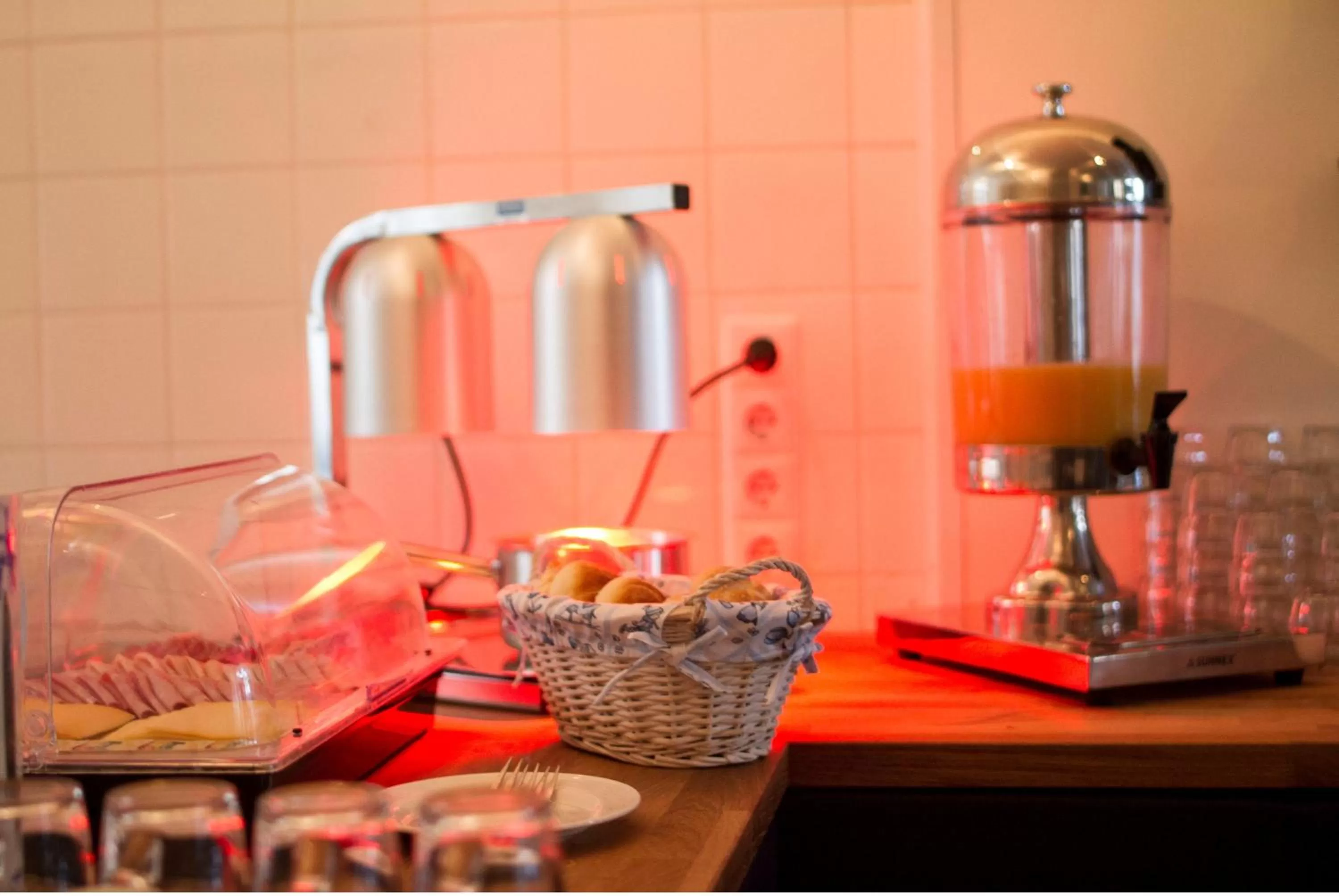 Coffee/tea facilities in Hotel Bridges House - Delft City Centre