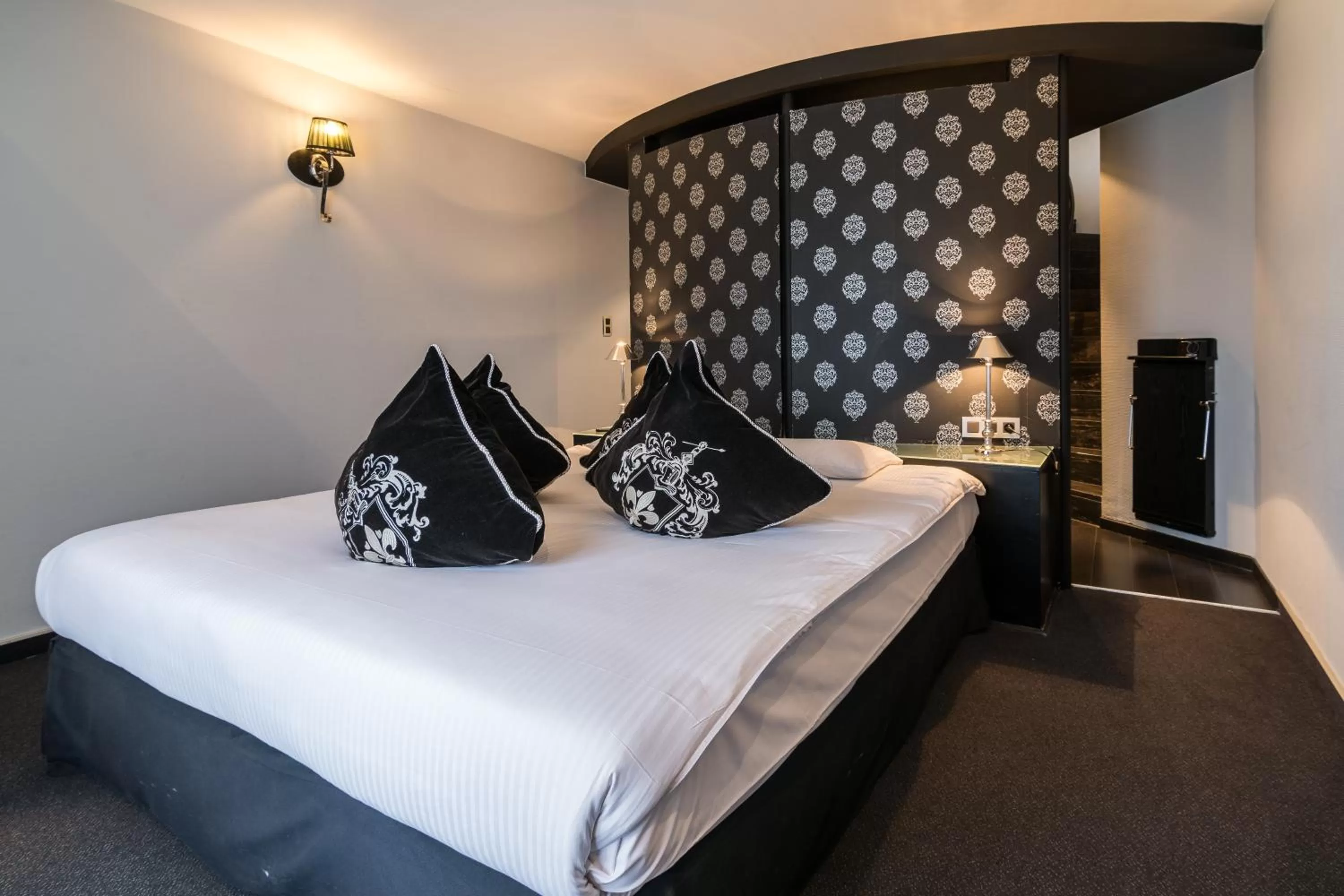 Photo of the whole room, Bed in De Keyser Hotel