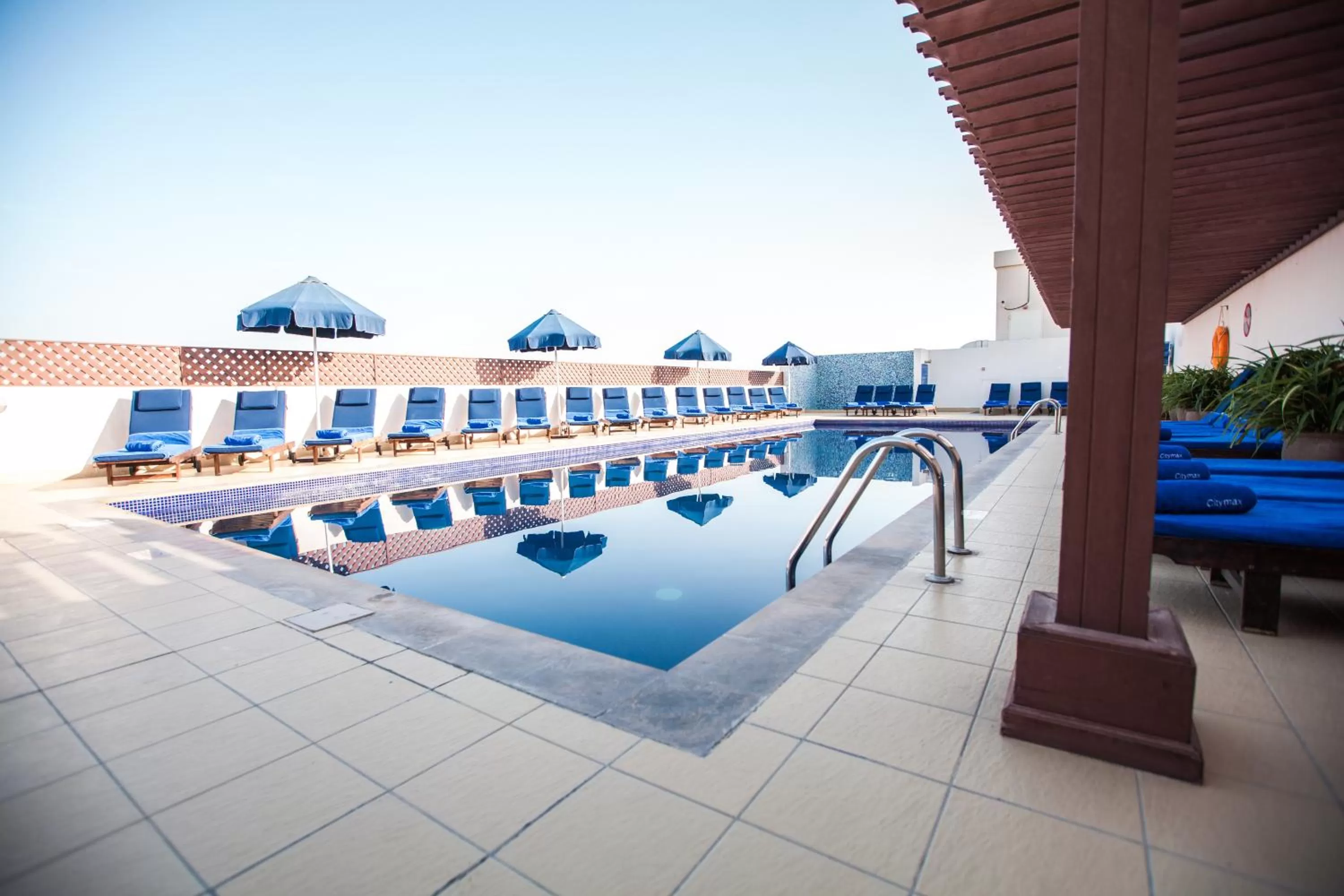Swimming pool in Citymax Hotel Bur Dubai