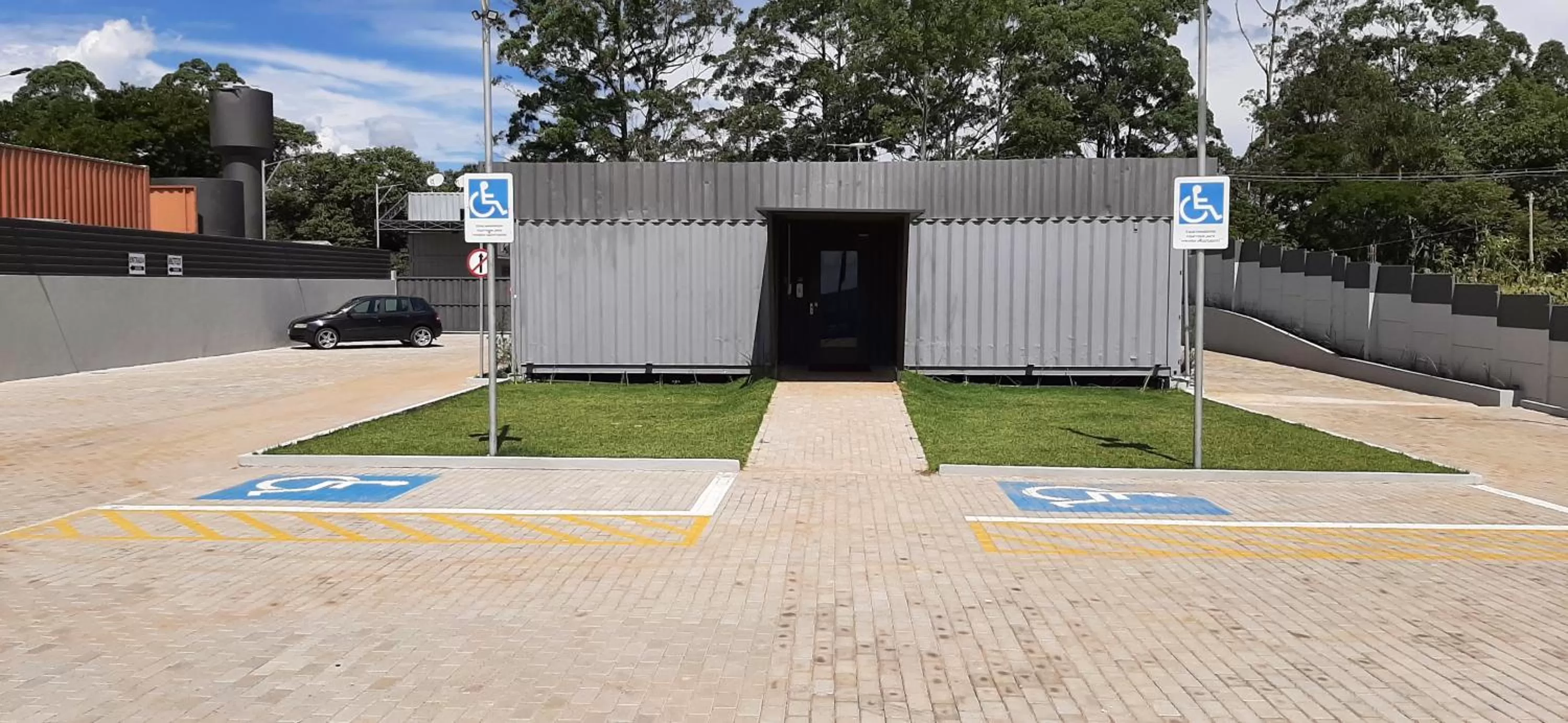 Facade/entrance in Green It Motel & Hotel