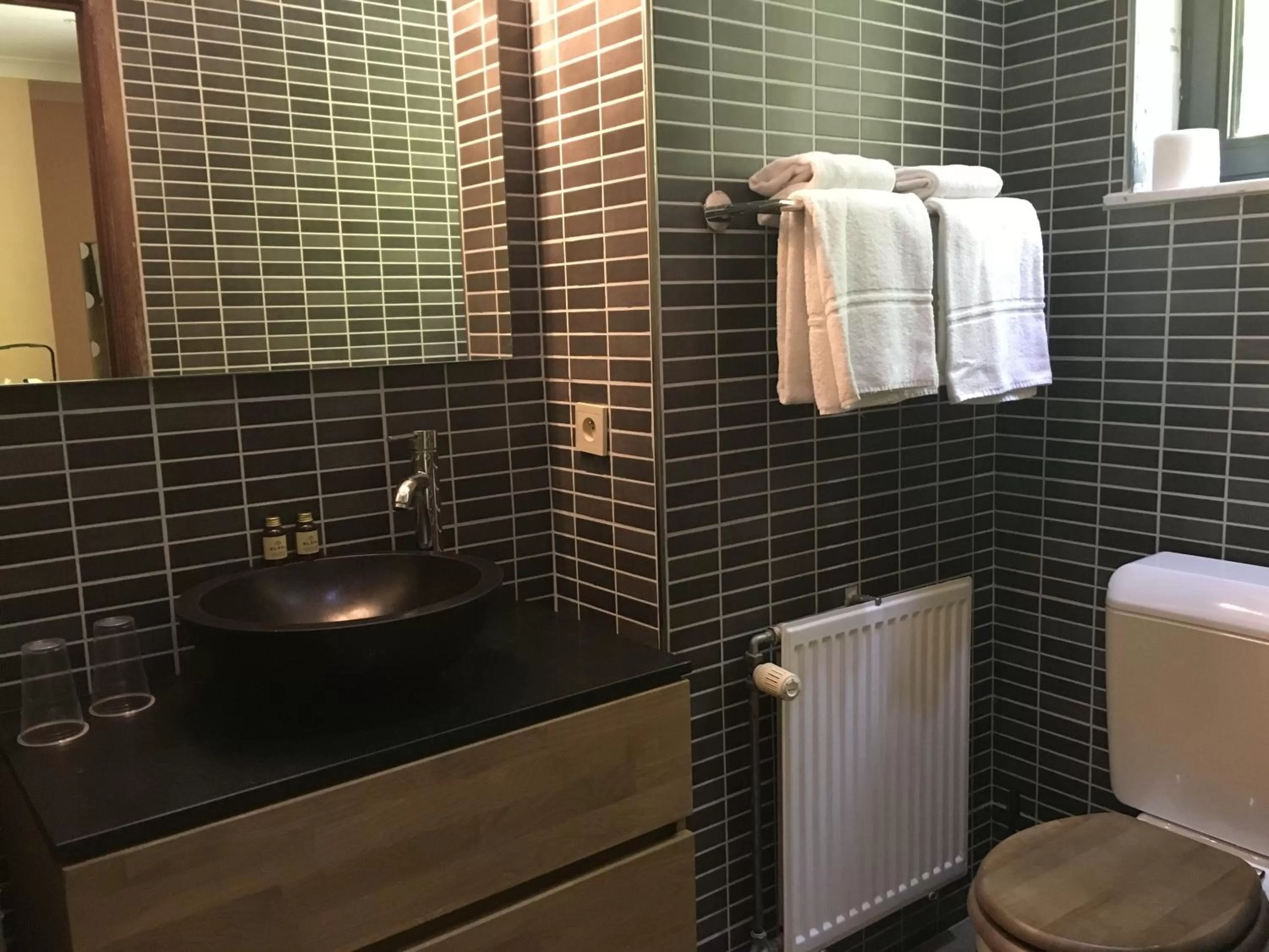 Bathroom in Avalon Hotel