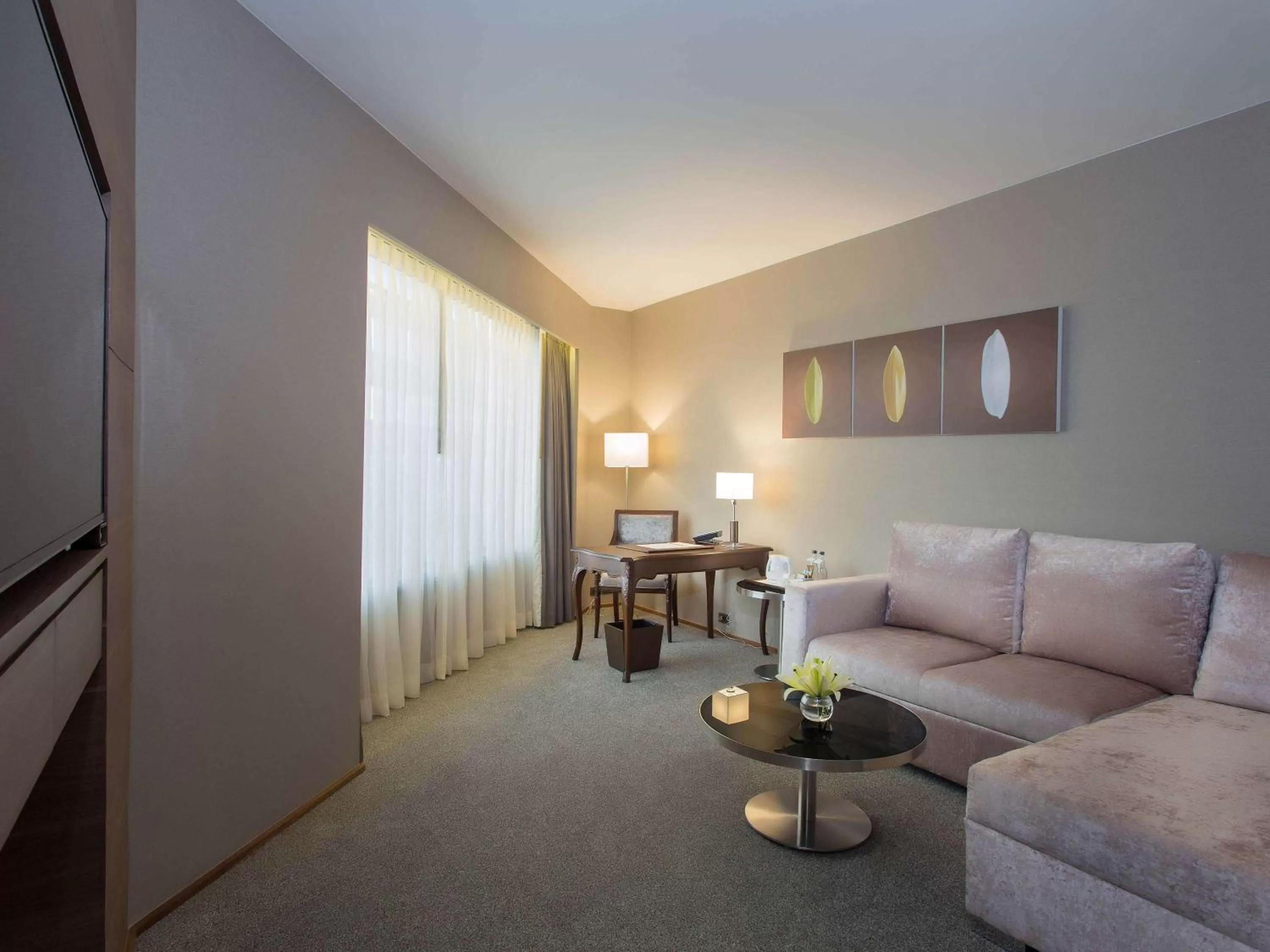 Photo of the whole room in Swissotel Bangkok Ratchada