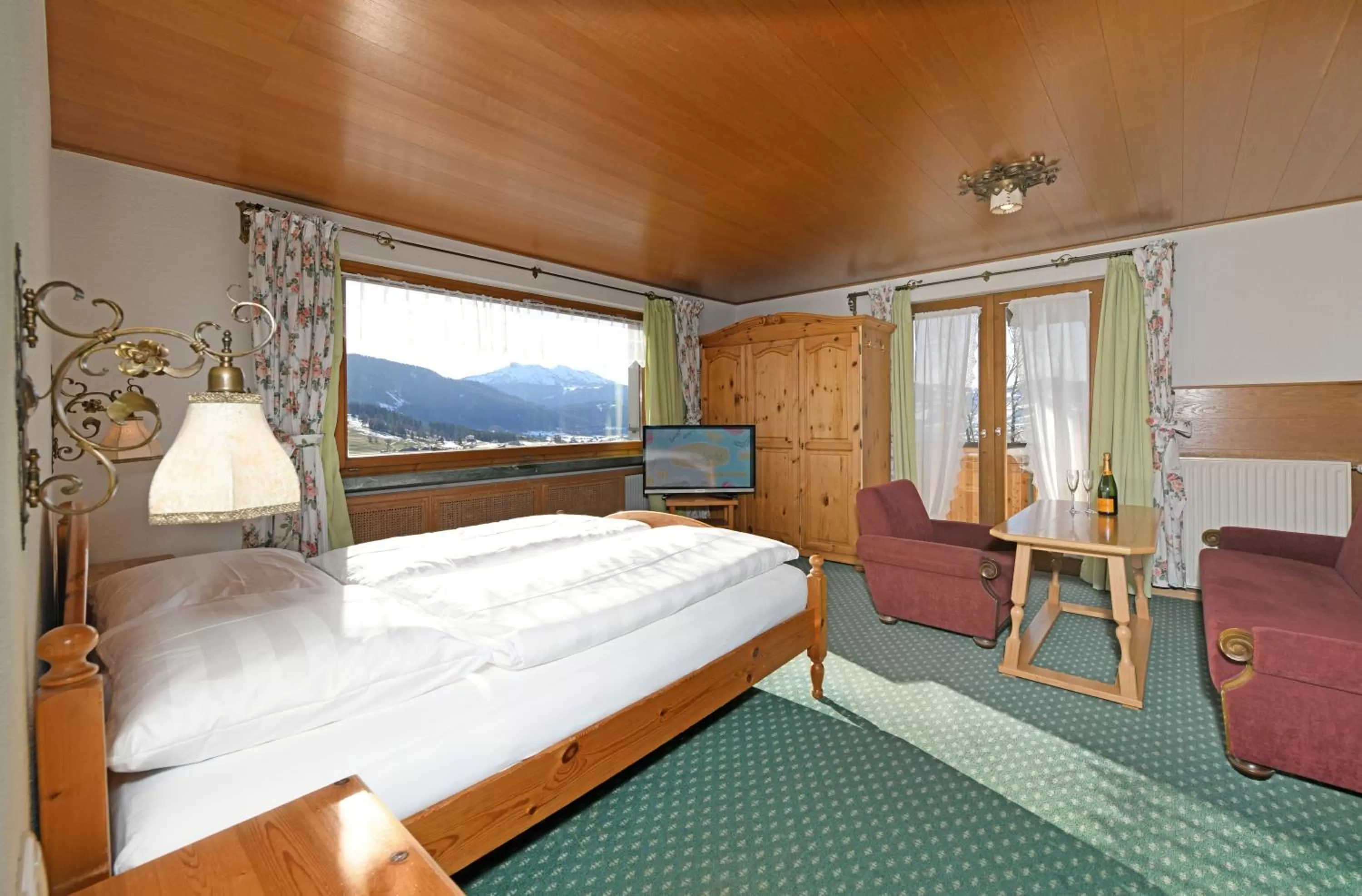 Photo of the whole room, Bed in Hotel St Hubertus