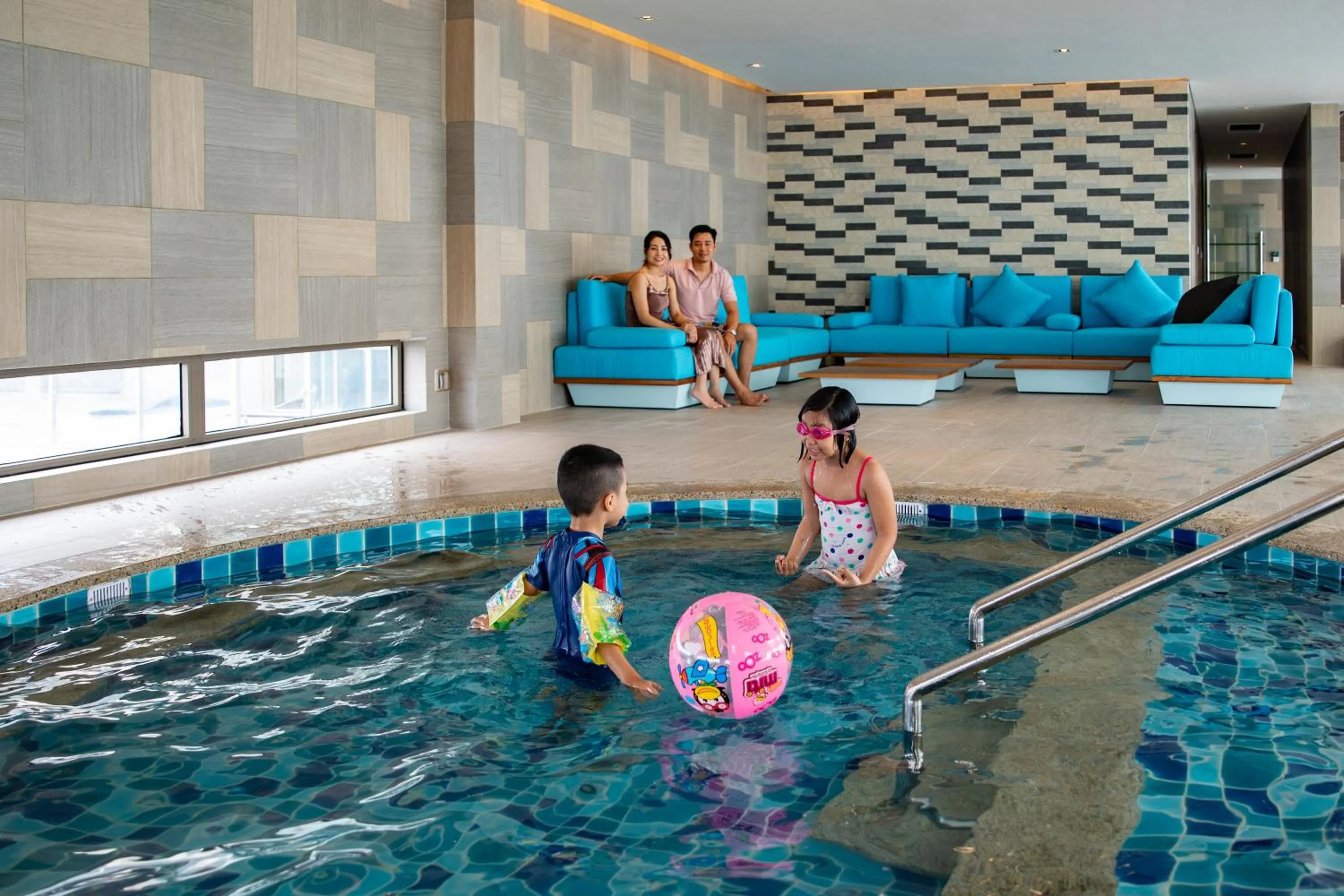 Swimming pool in Oakwood Residence Hanoi