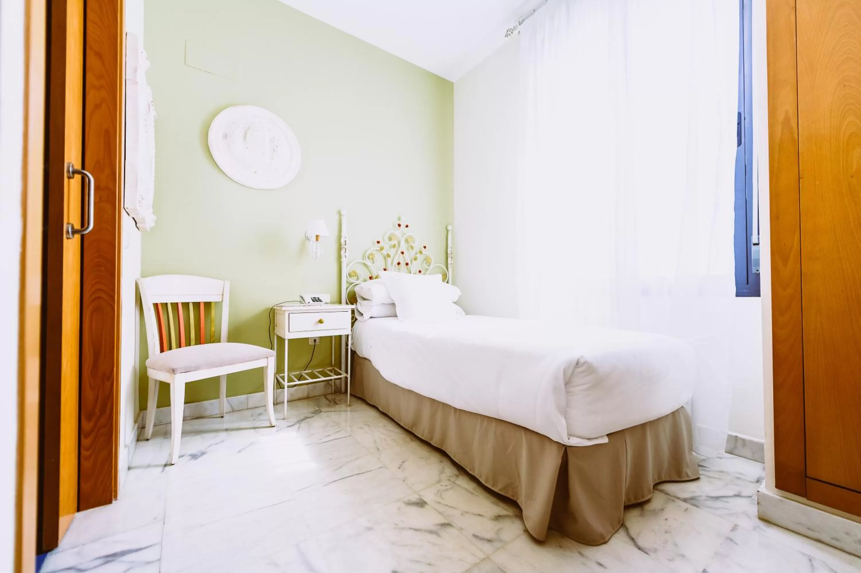 Photo of the whole room, Bed in Basic Hotel Doña Manuela