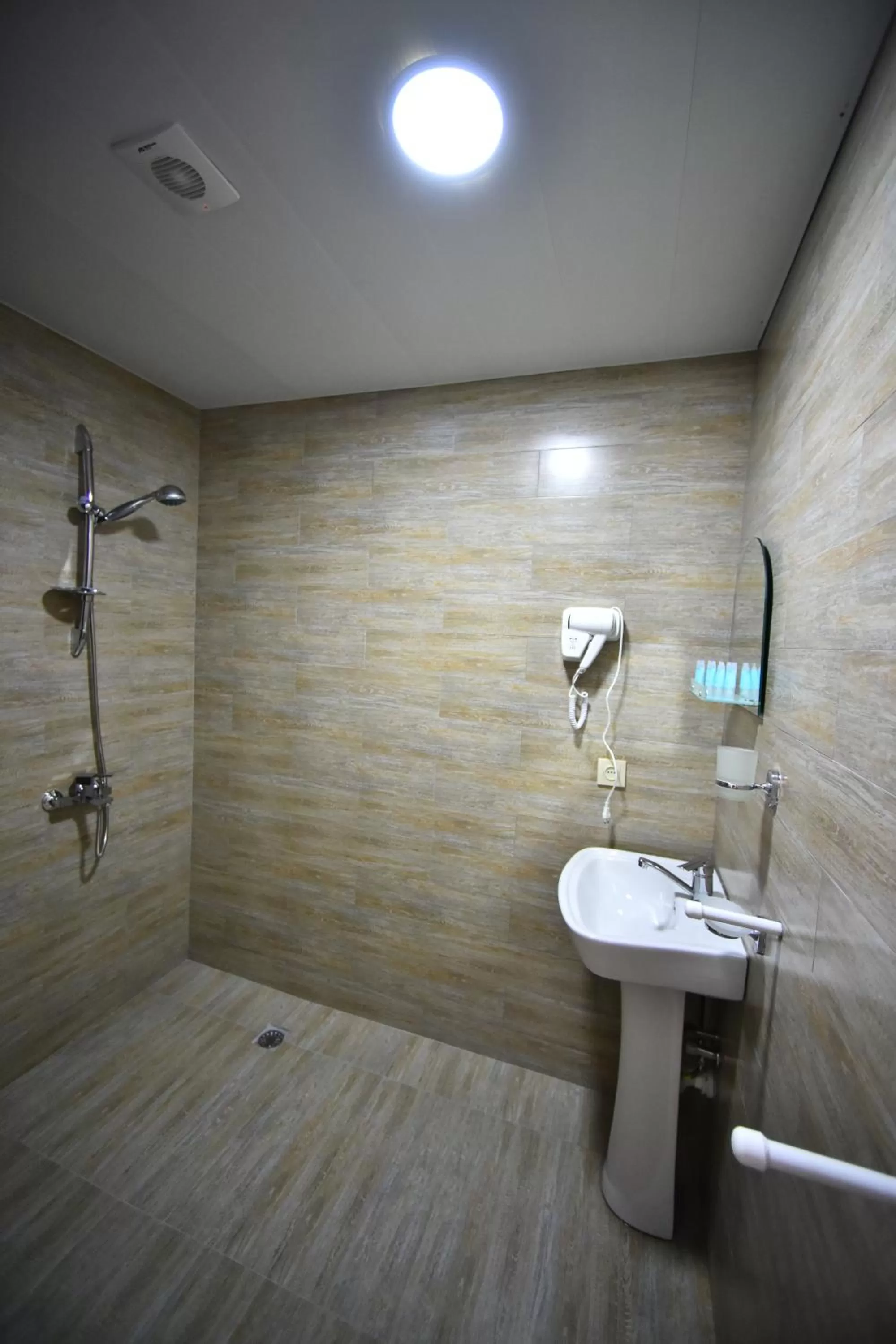 Bathroom in Orange Home Hotel