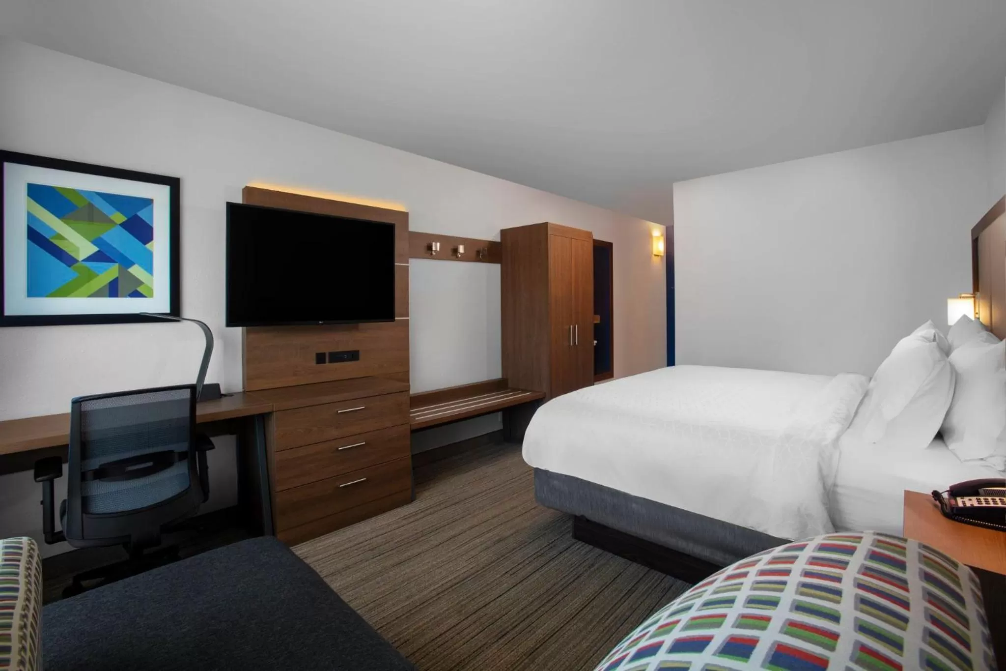 Photo of the whole room, Bed in Holiday Inn Express Charleston-Civic Center by IHG