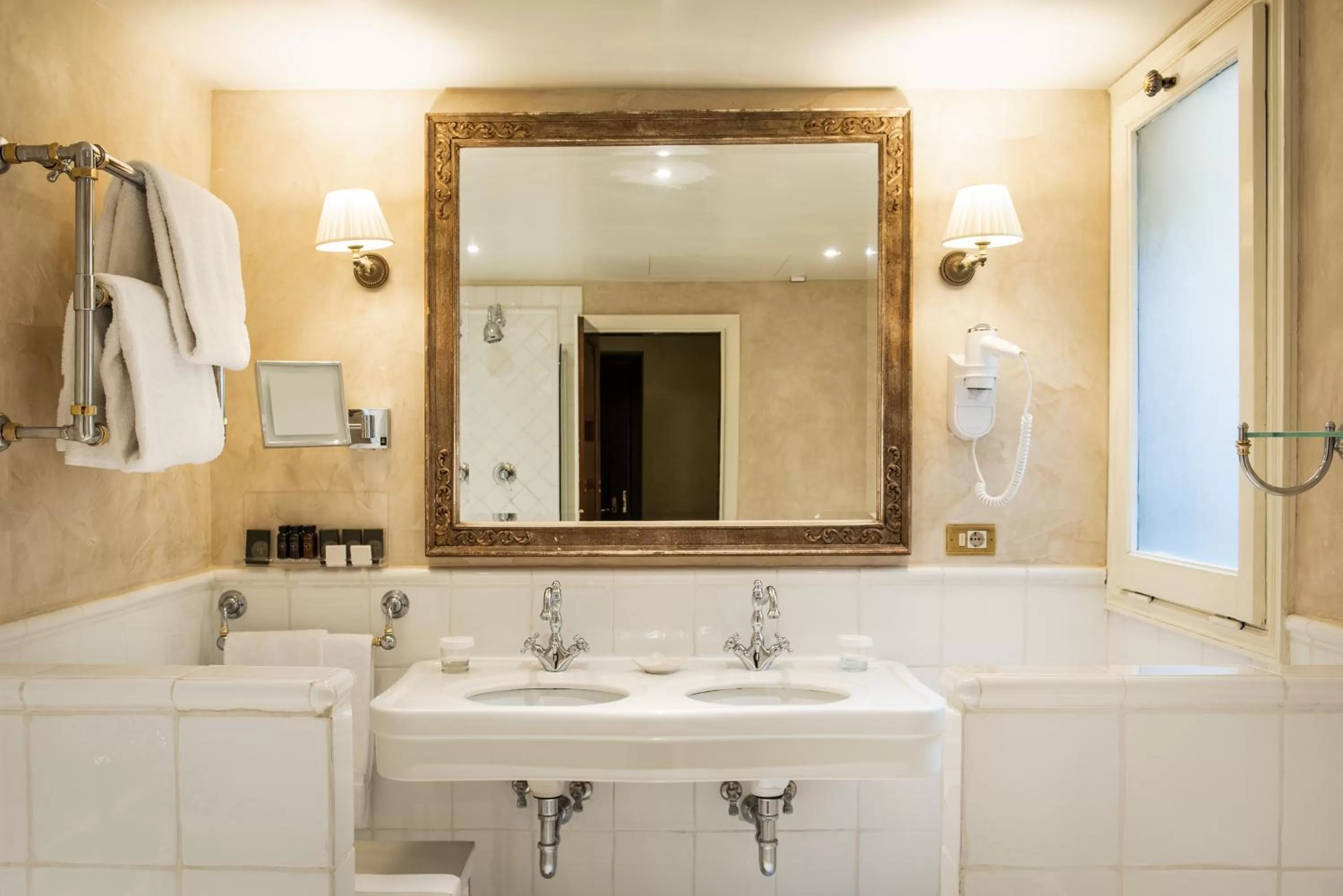 Bathroom in Grand Hotel Baglioni