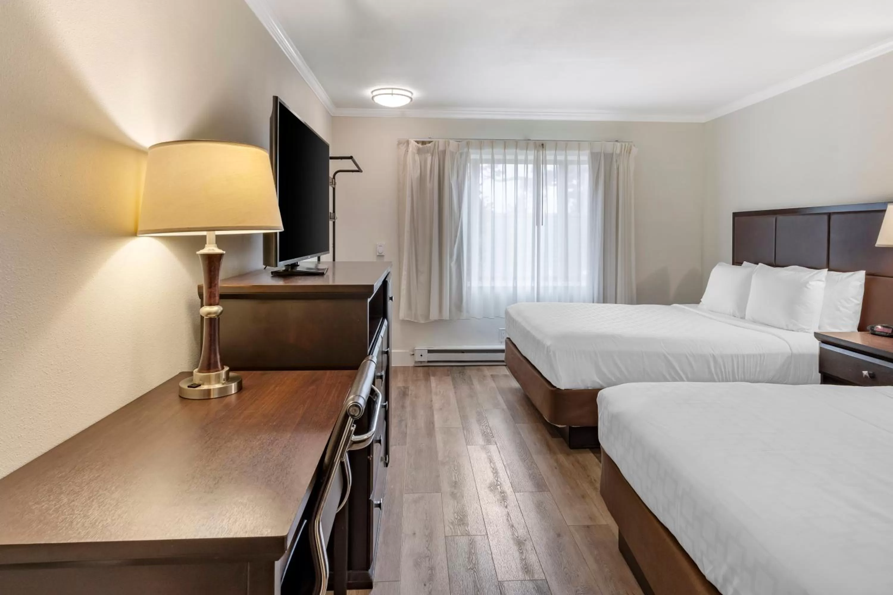 Photo of the whole room, Bed in Best Western Carmel's Town House Lodge