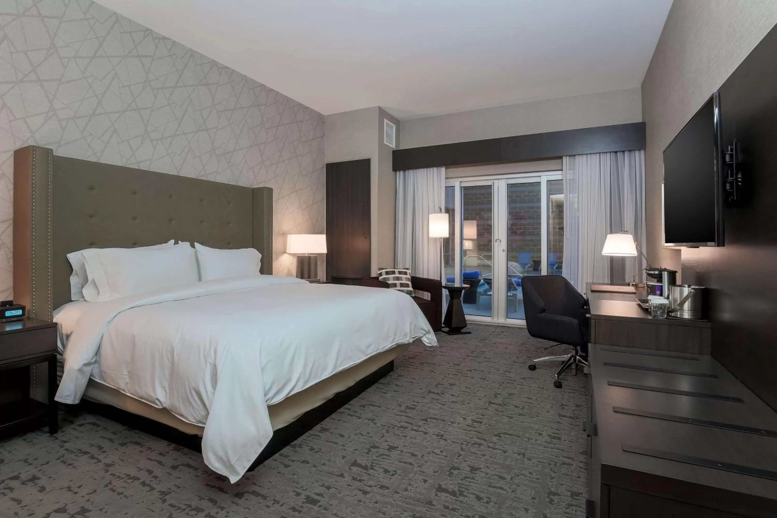 Bedroom, Bed in DoubleTree by Hilton Evansville