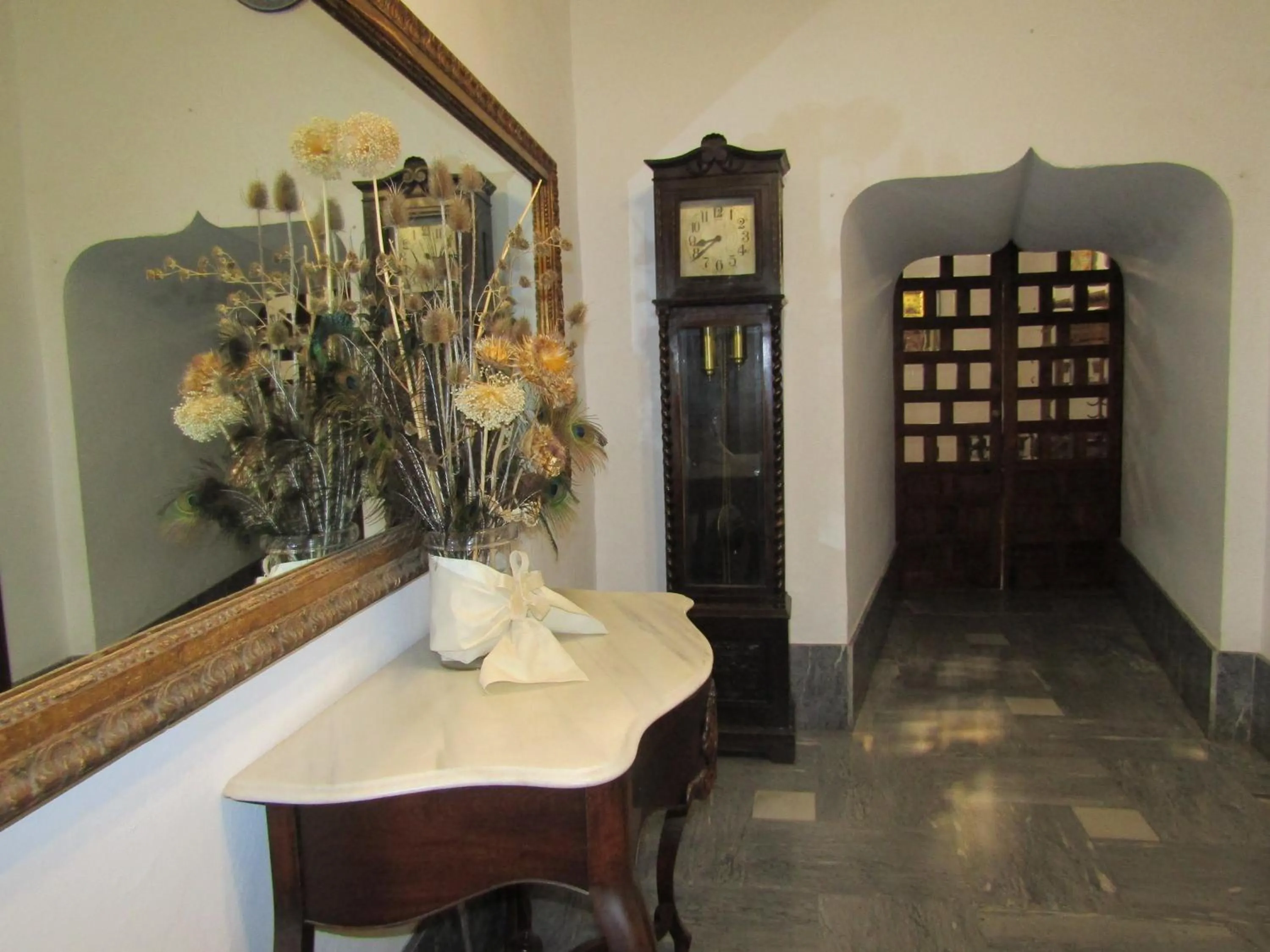 Lobby or reception in Hospederia del Real Monasterio