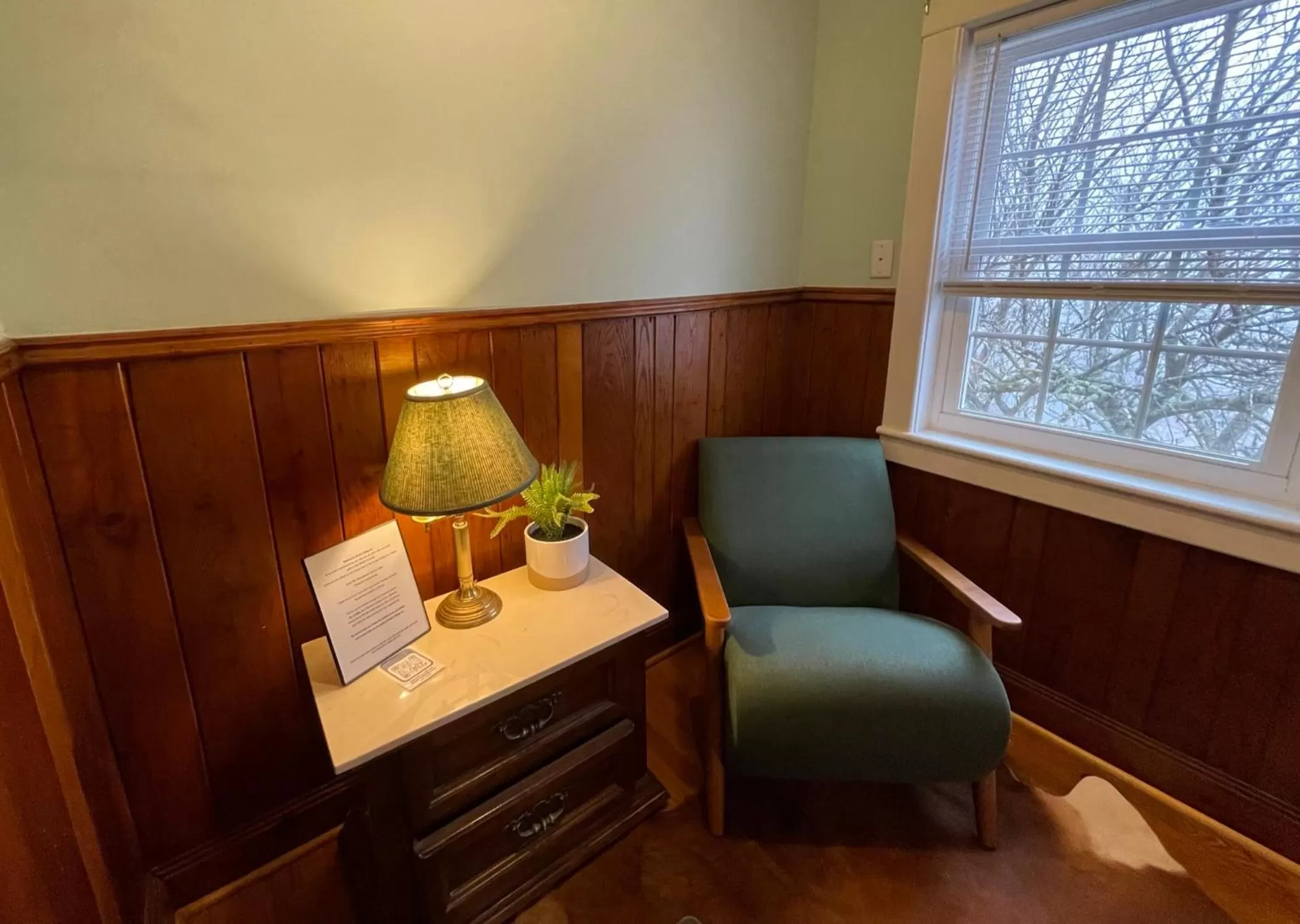 Seating Area in Skyline Village Inn