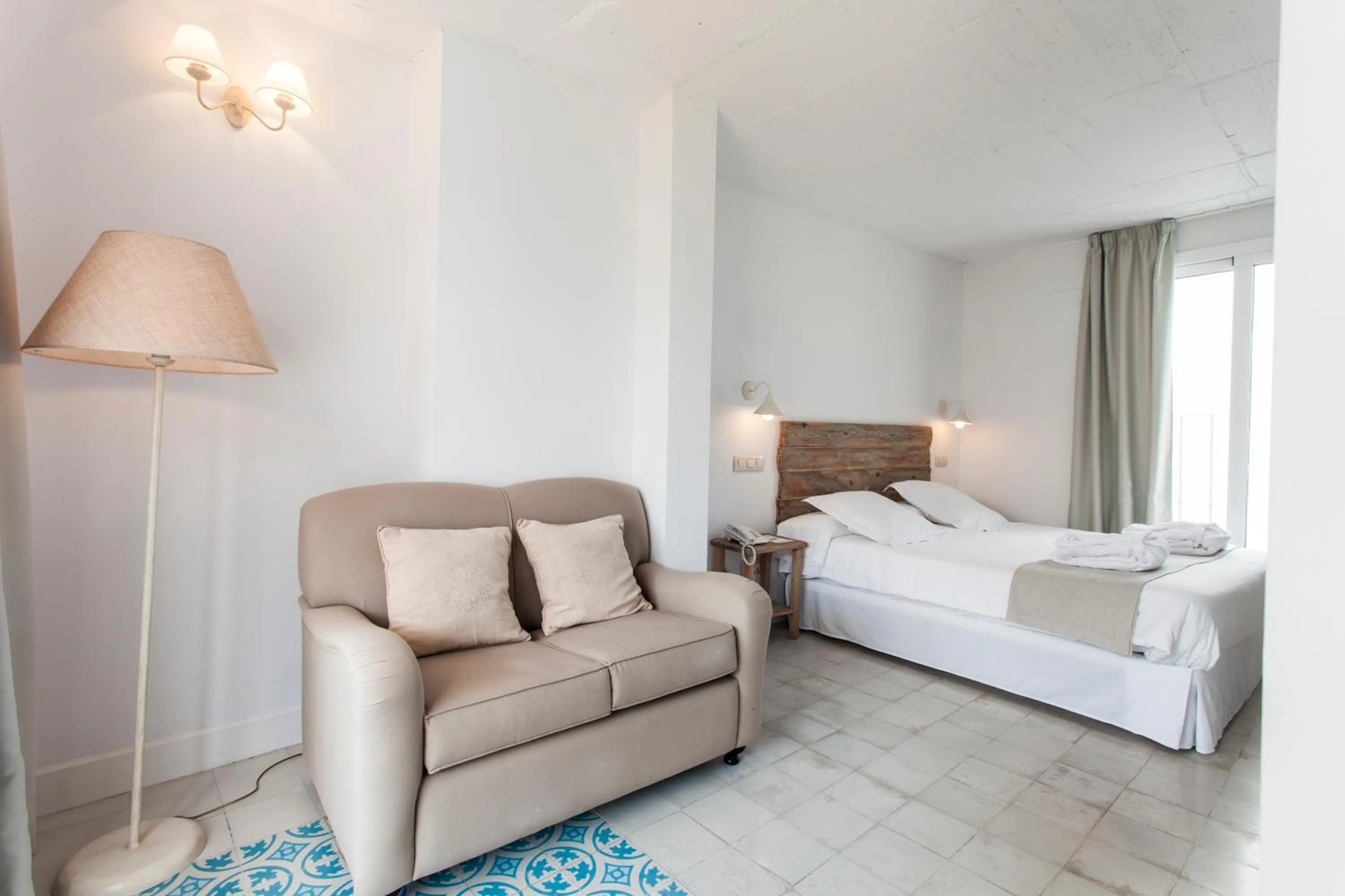 Photo of the whole room, Bed in Hotel Boutique Elvira Plaza