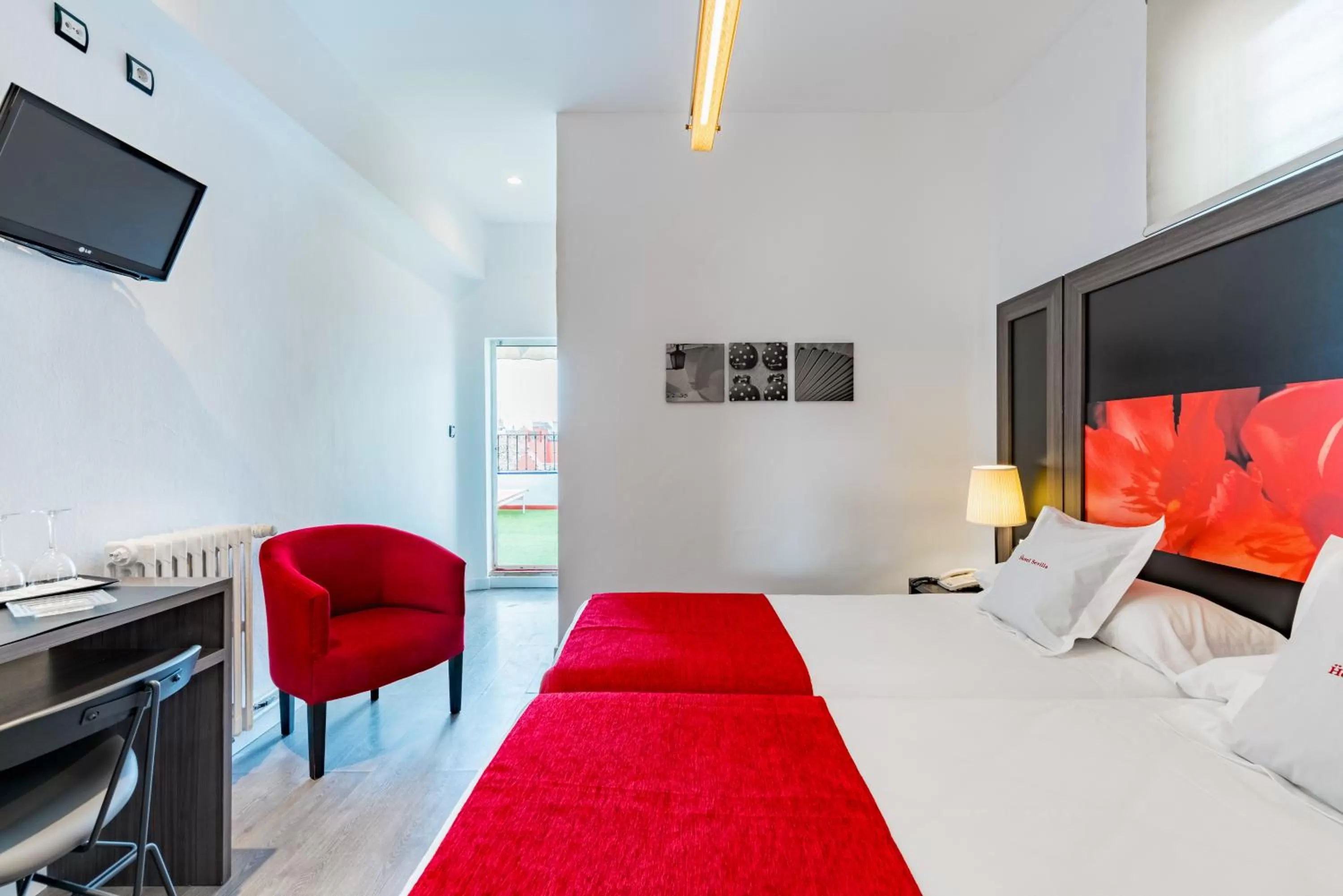 Bedroom, Bed in Hotel Sevilla