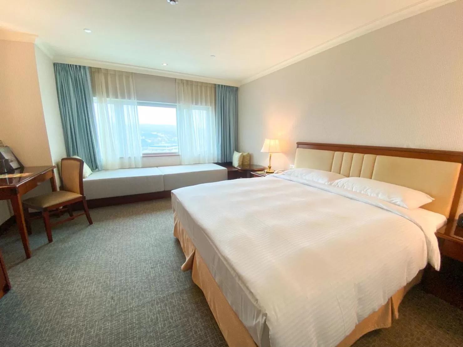 Bedroom, Bed in Evergreen Laurel Hotel - Keelung